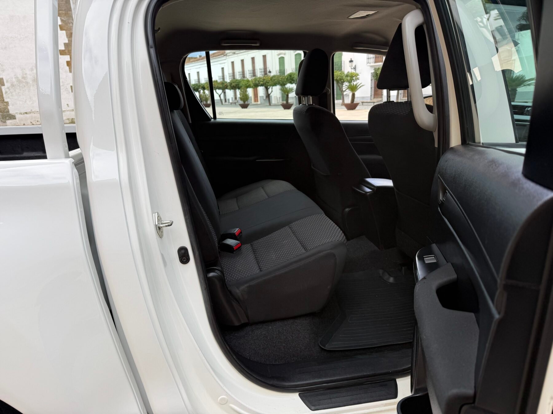 TOYOTA Hilux PICKUP 2.4 D-4D CABINA DOBLE GX