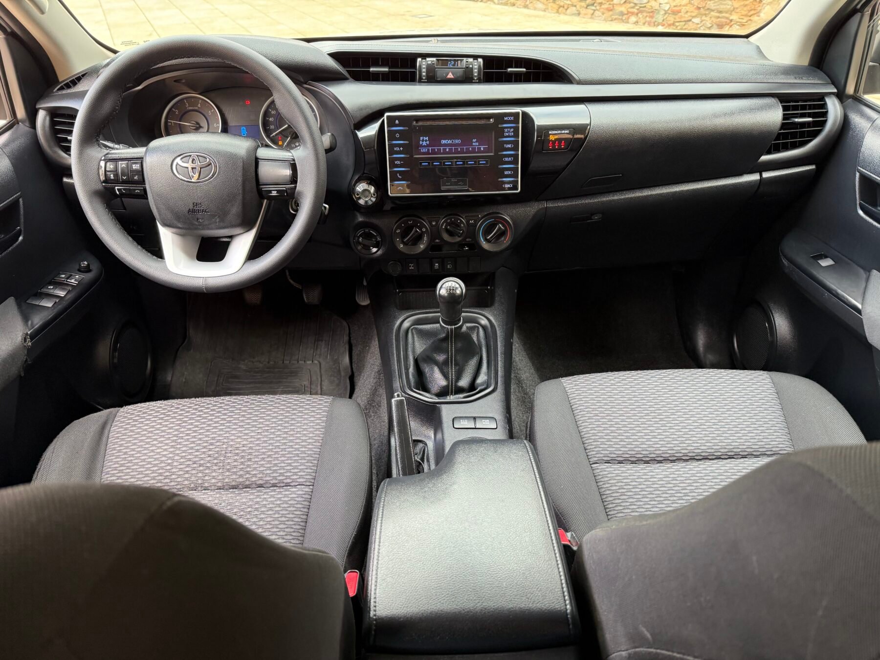 TOYOTA Hilux PICKUP 2.4 D-4D CABINA DOBLE GX
