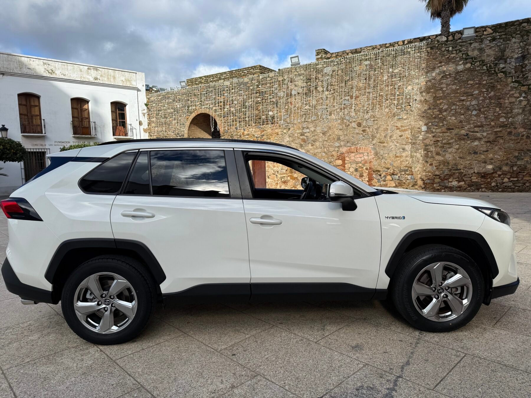 TOYOTA Rav4 2.5l 220H Advance