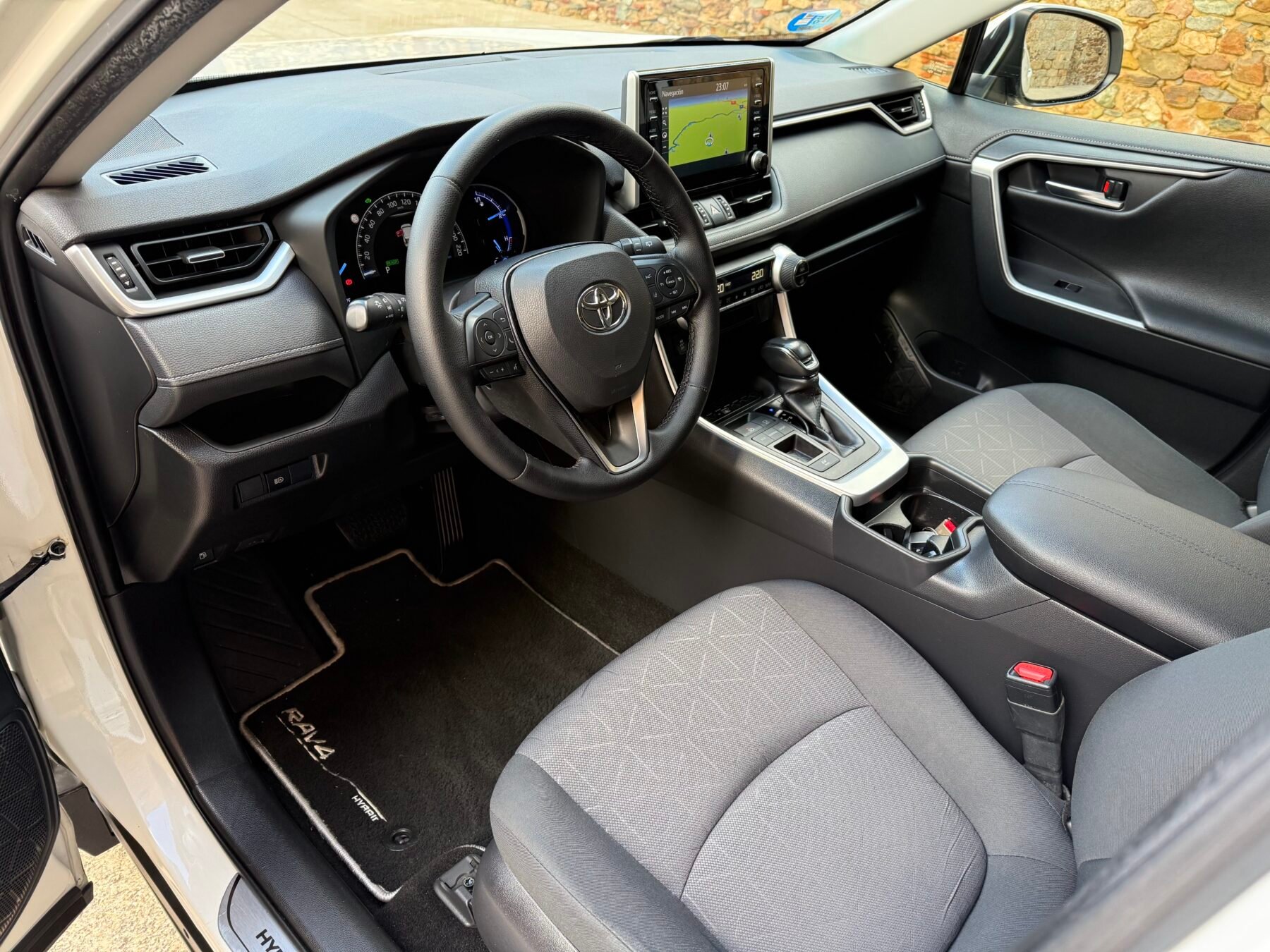 TOYOTA Rav4 2.5l 220H Advance