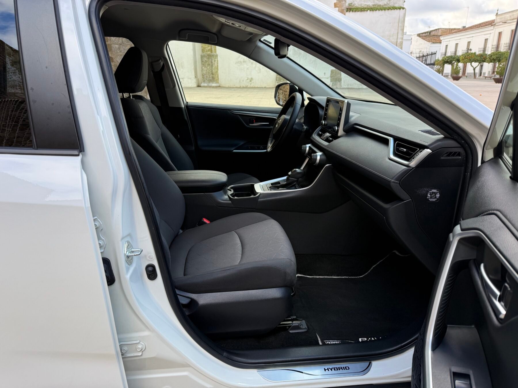 TOYOTA Rav4 2.5l 220H Advance