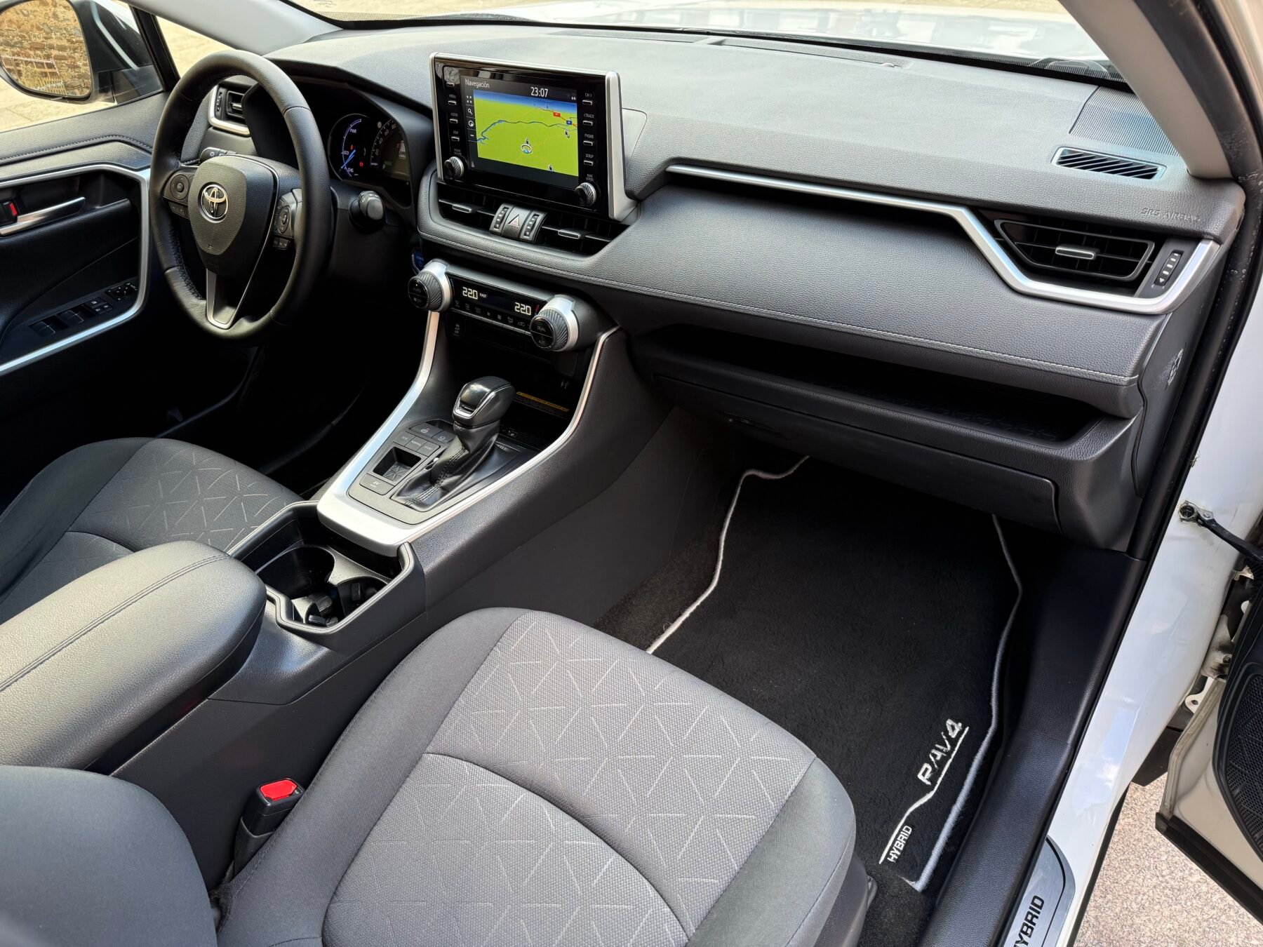 TOYOTA Rav4 2.5l 220H Advance