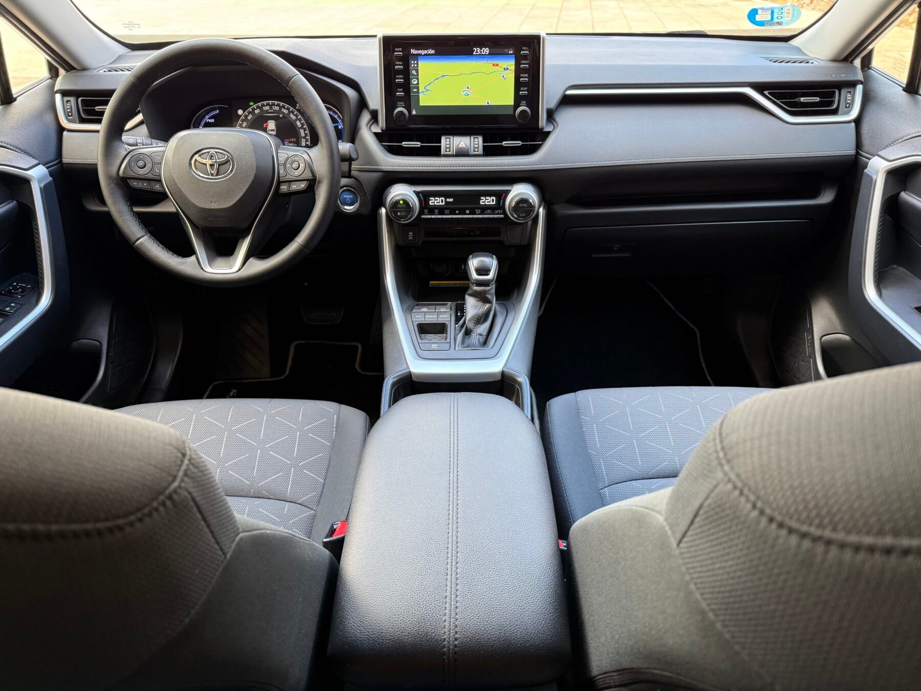 TOYOTA Rav4 2.5l 220H Advance