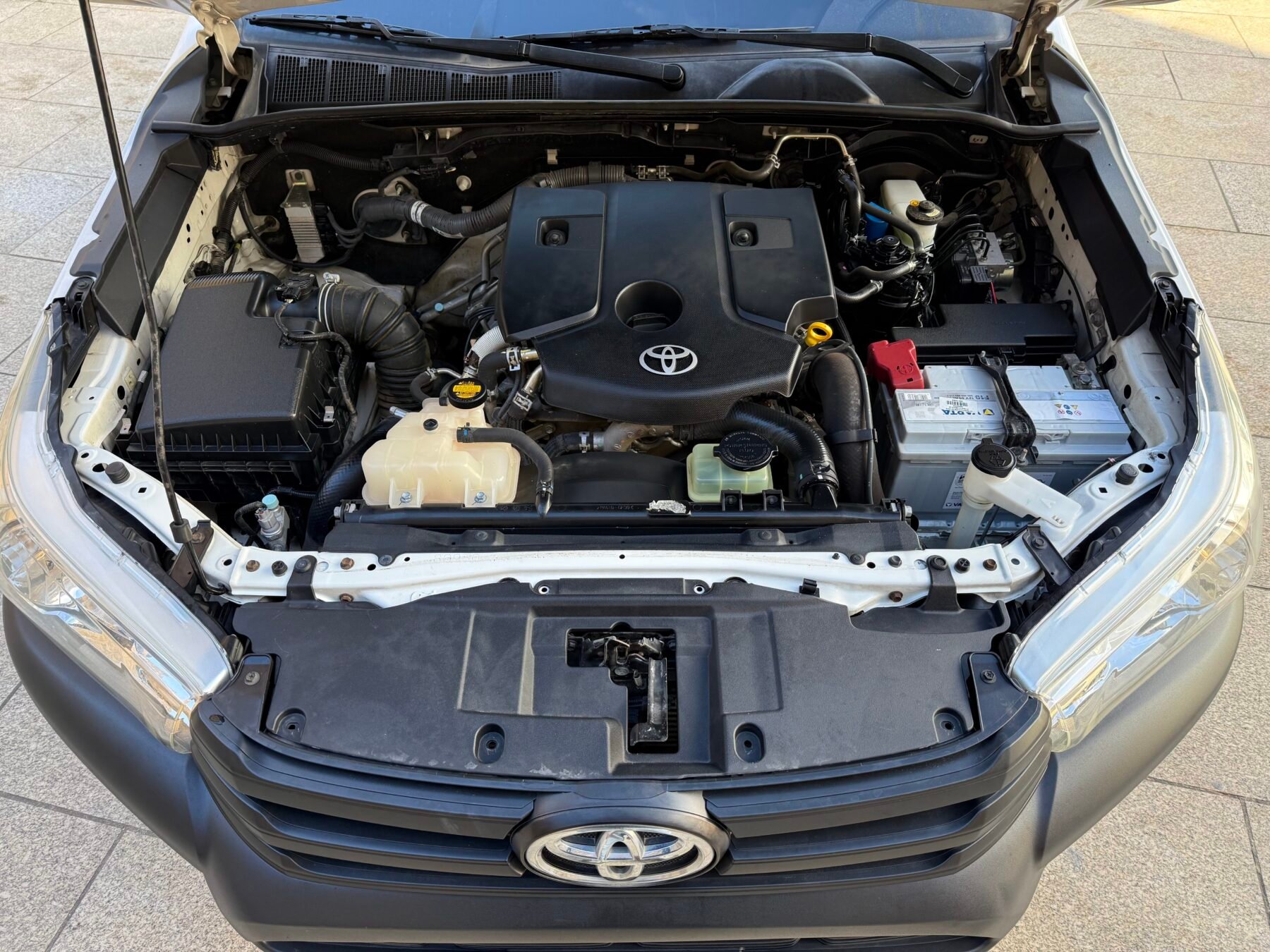 TOYOTA Hilux VU pickup 2.4 D-4D Cabina Doble GX 4x4 