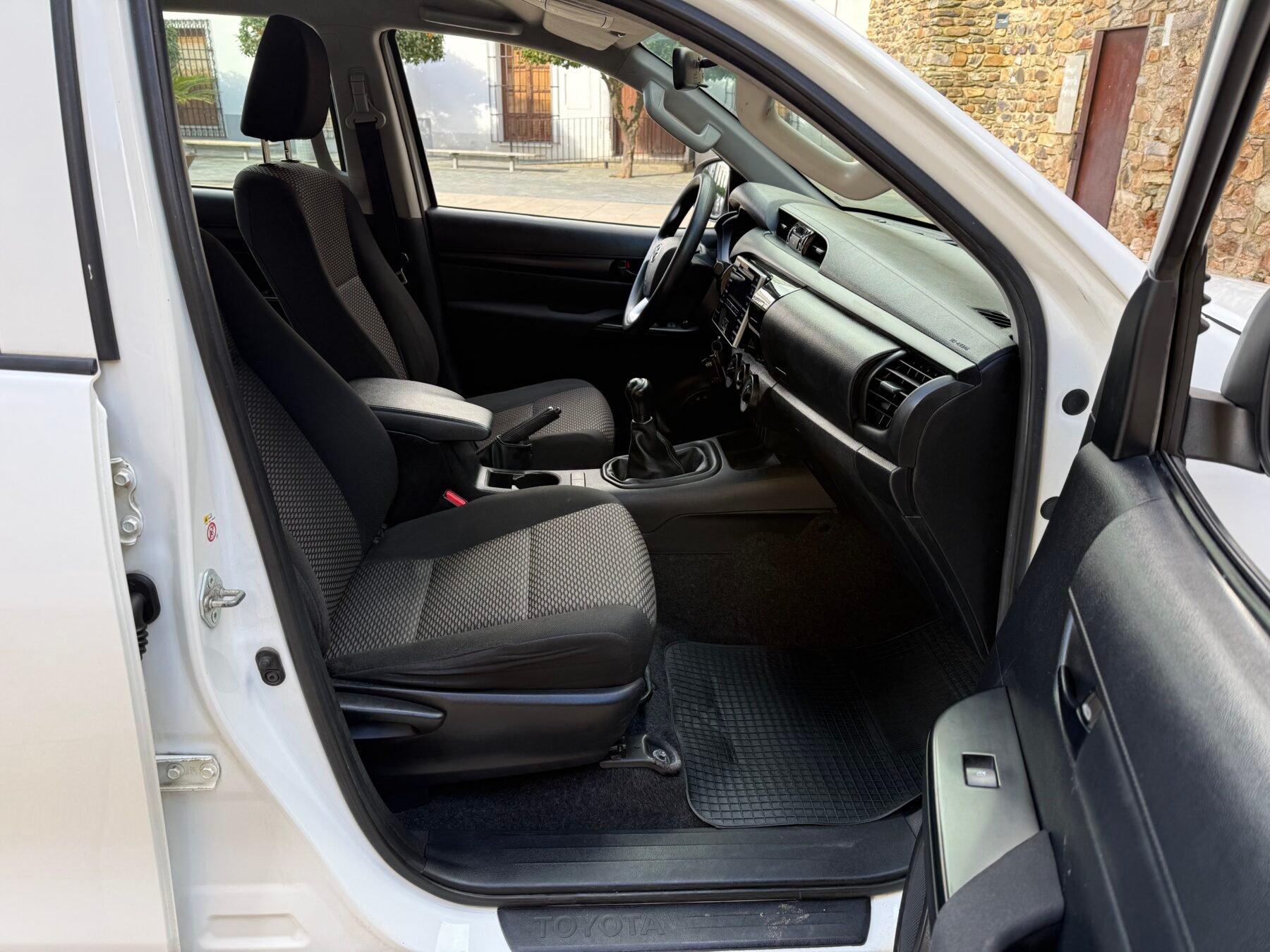 TOYOTA Hilux VU pickup 2.4 D-4D Cabina Doble GX 4x4 