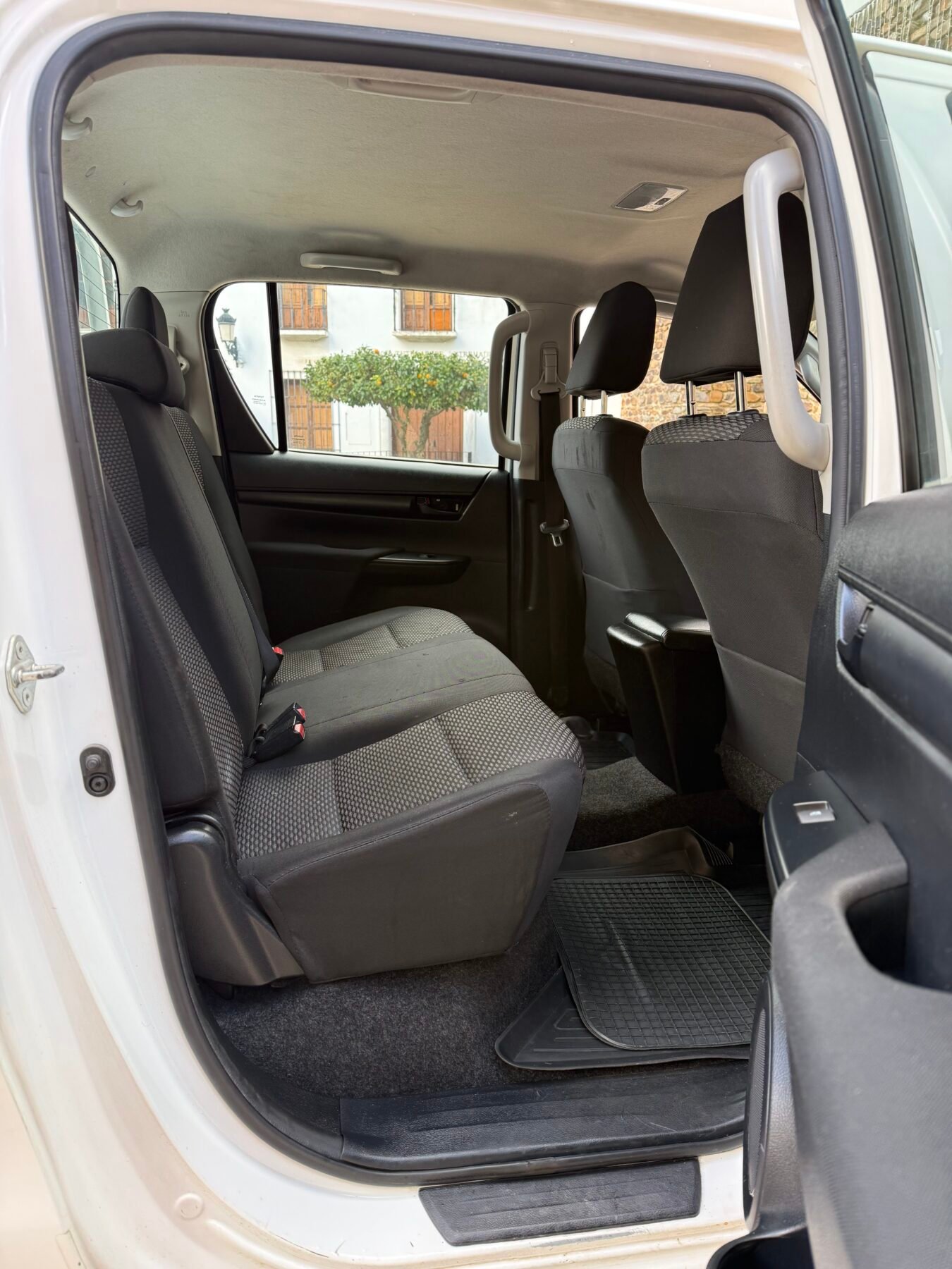 TOYOTA Hilux VU pickup 2.4 D-4D Cabina Doble GX 4x4 