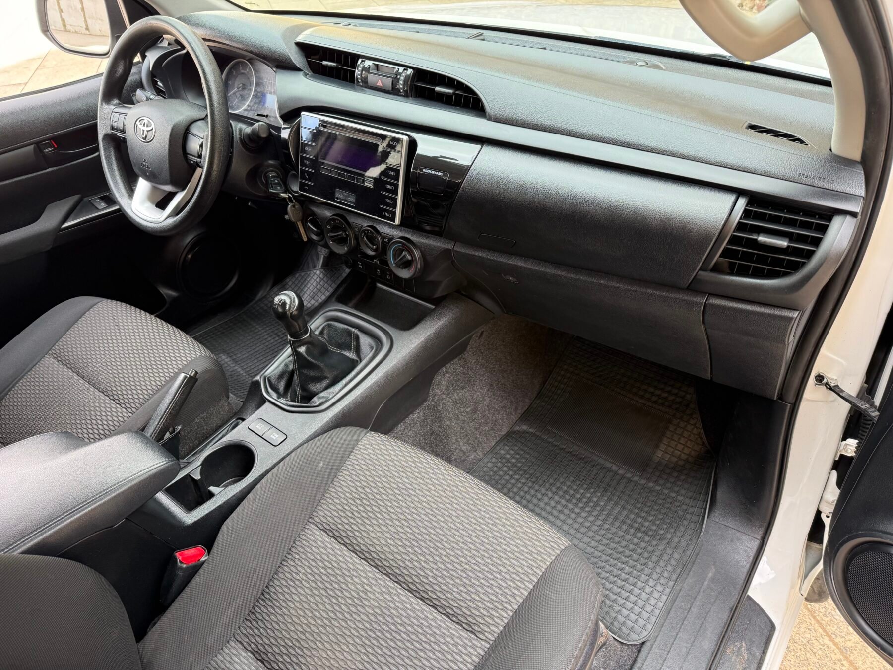 TOYOTA Hilux VU pickup 2.4 D-4D Cabina Doble GX 4x4 