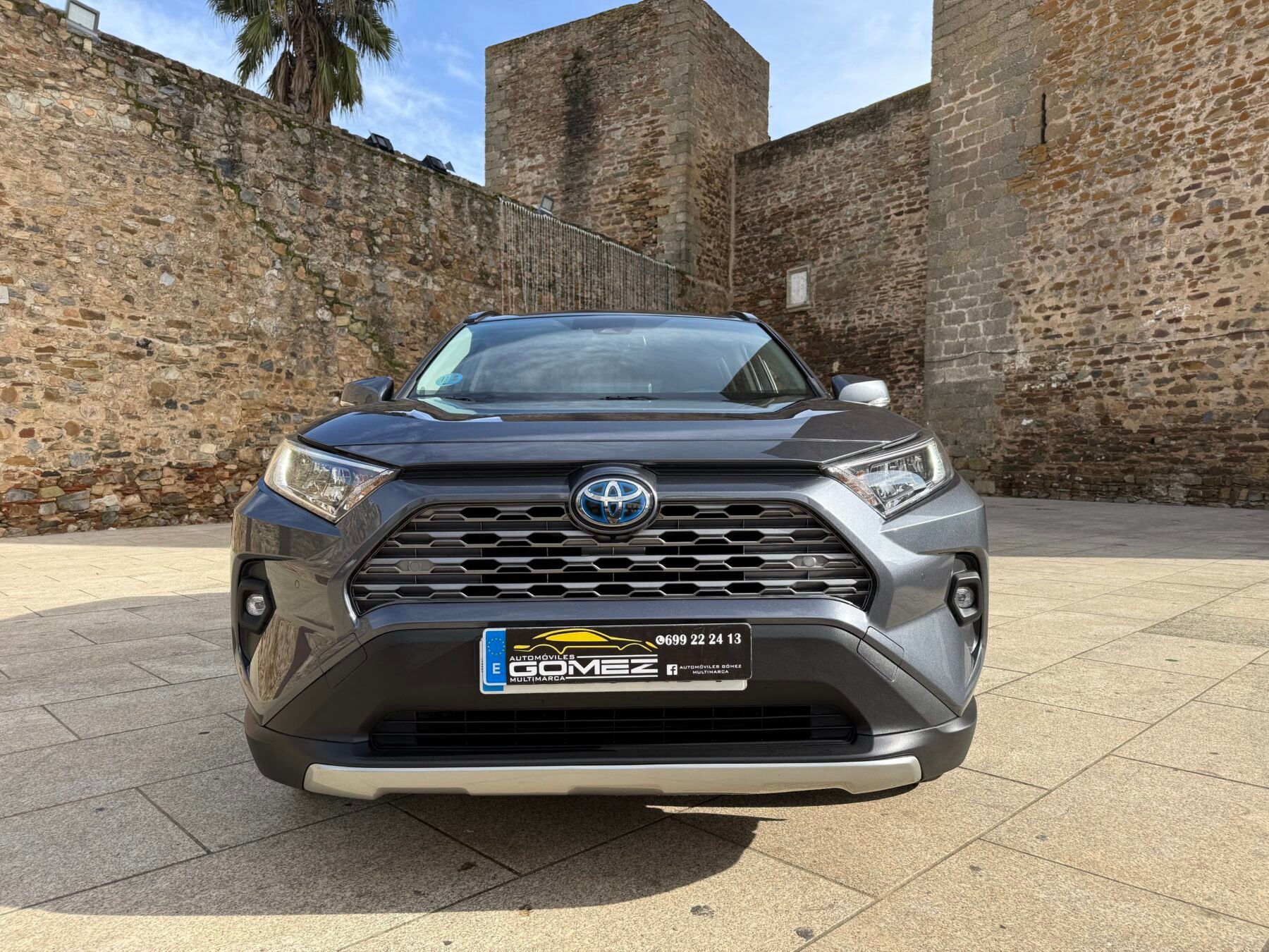 TOYOTA Rav4  2.5l 220H Advance 