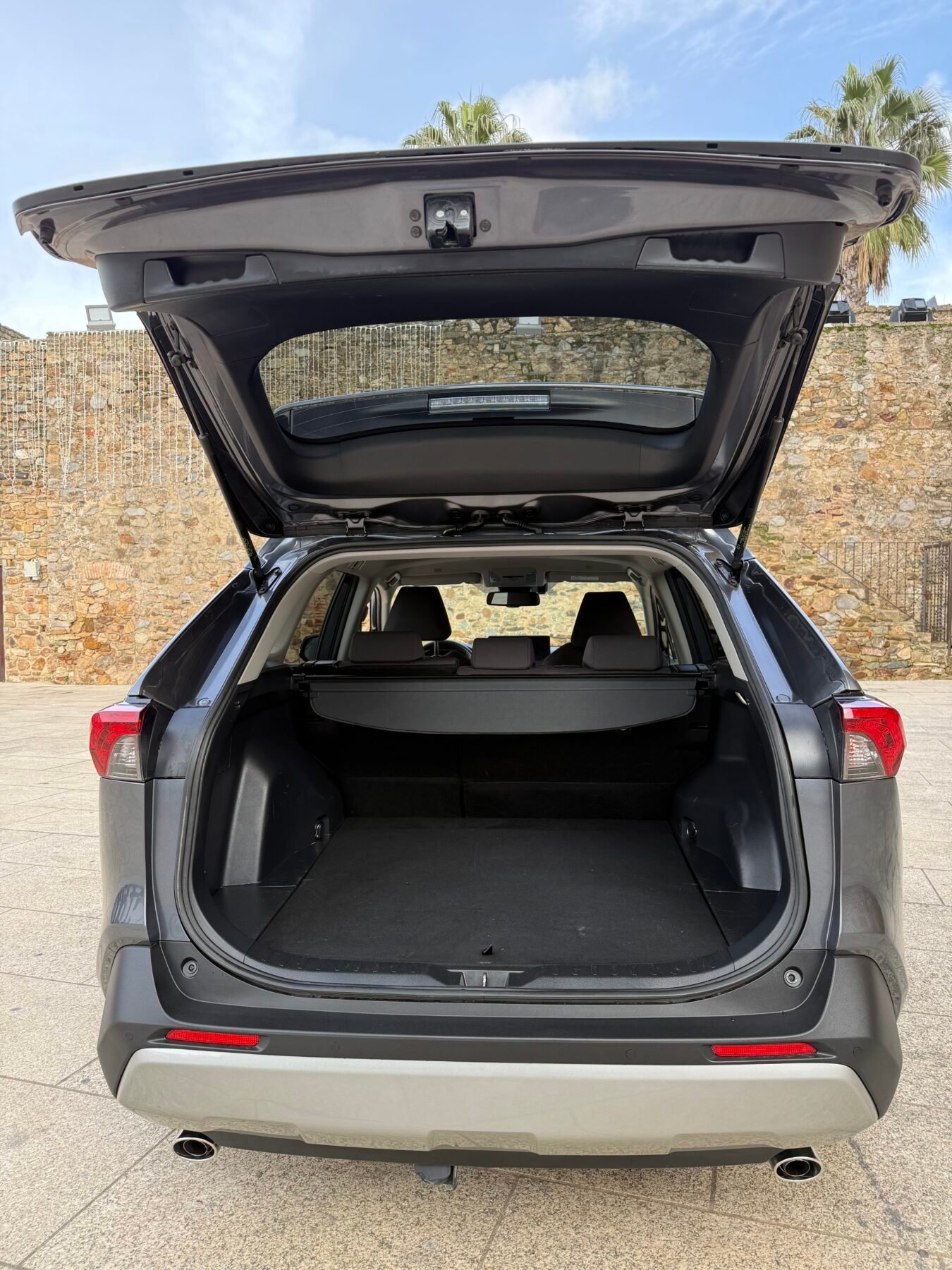 TOYOTA Rav4  2.5l 220H Advance 