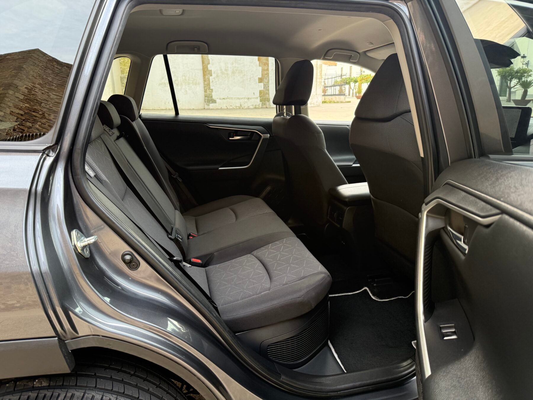 TOYOTA Rav4  2.5l 220H Advance 