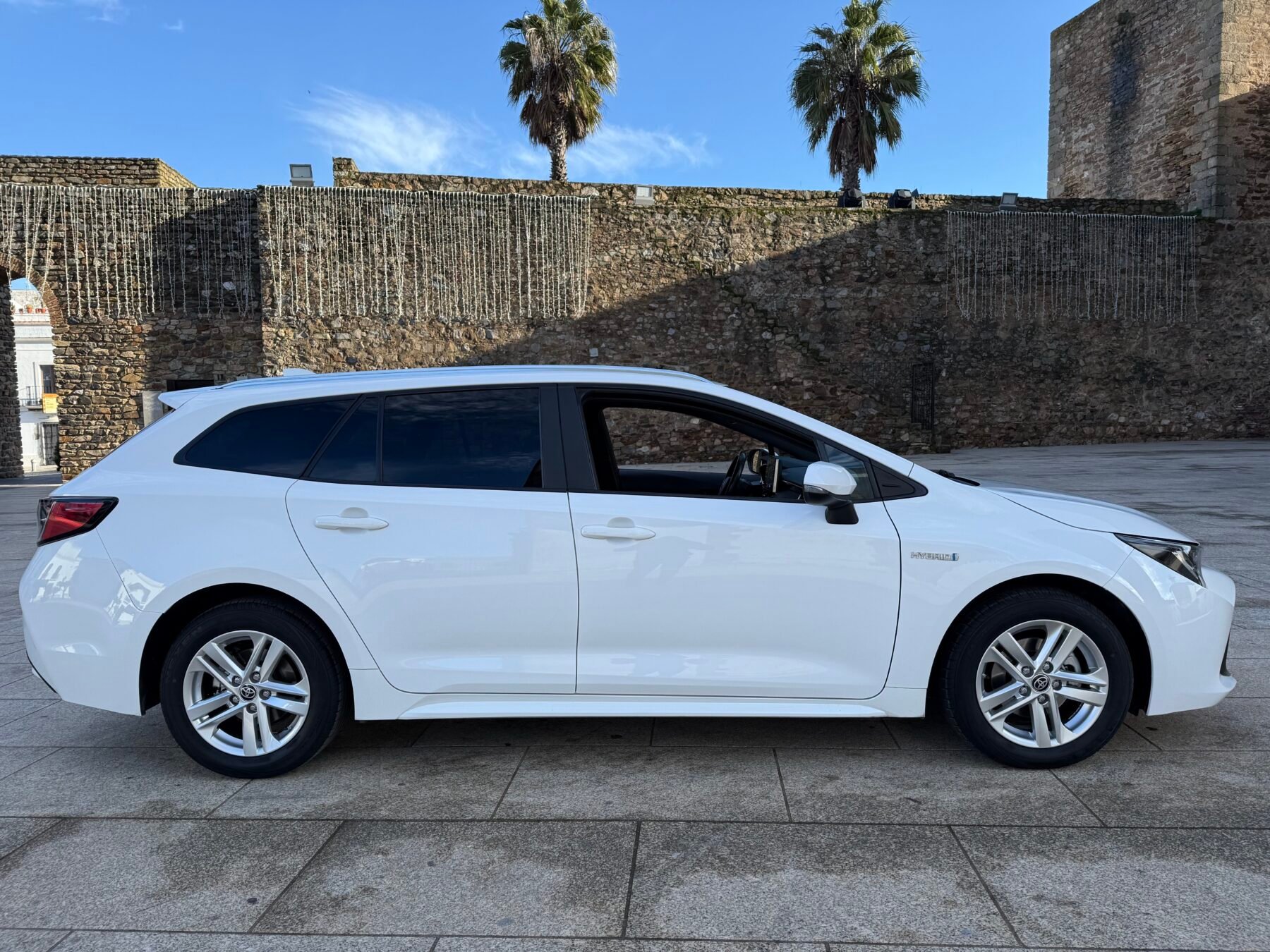 TOYOTA Auris Corolla  familiar 1.8 125H ACTIVE TECH E-CVT TOU SPORT 