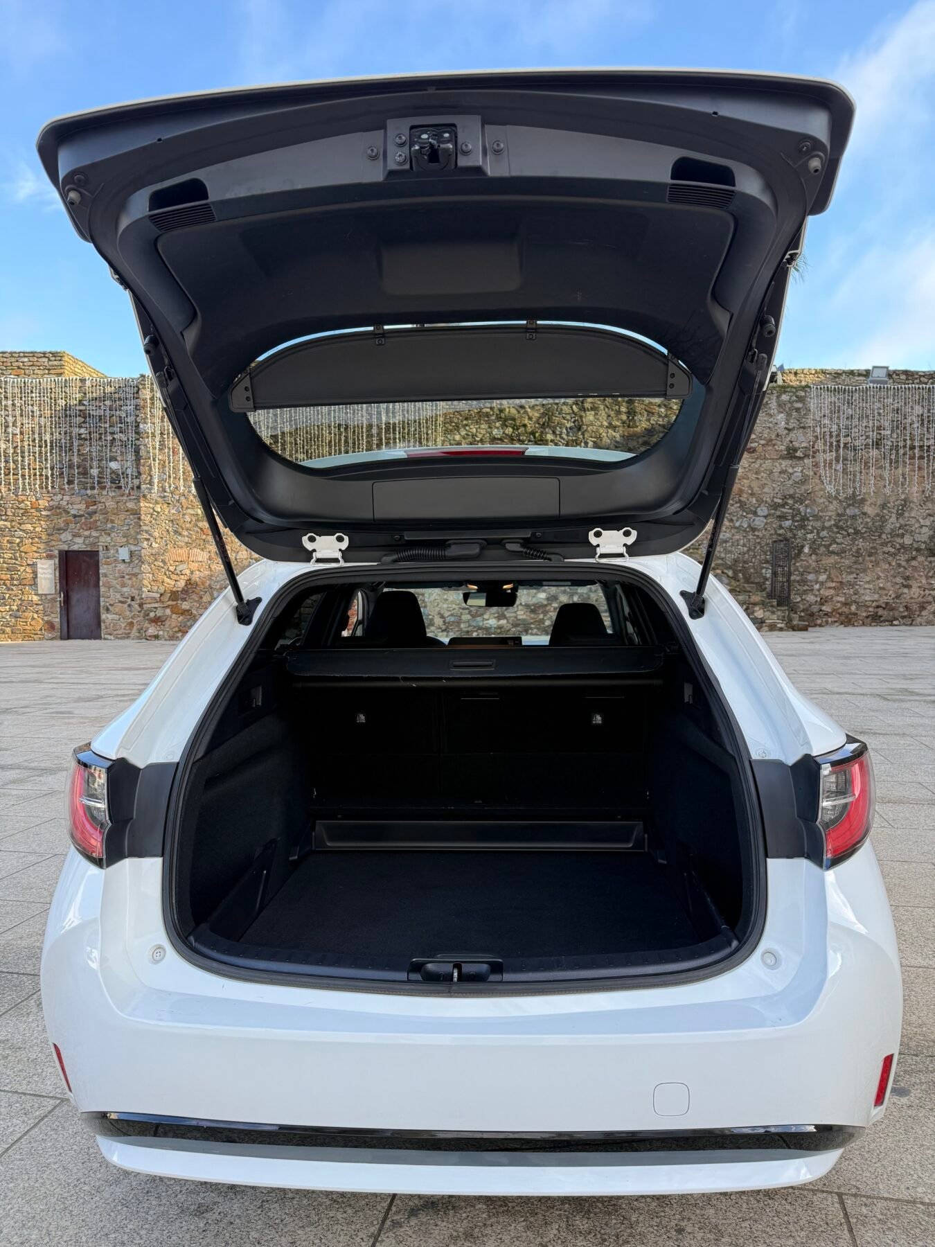 TOYOTA Auris Corolla  familiar 1.8 125H ACTIVE TECH E-CVT TOU SPORT 