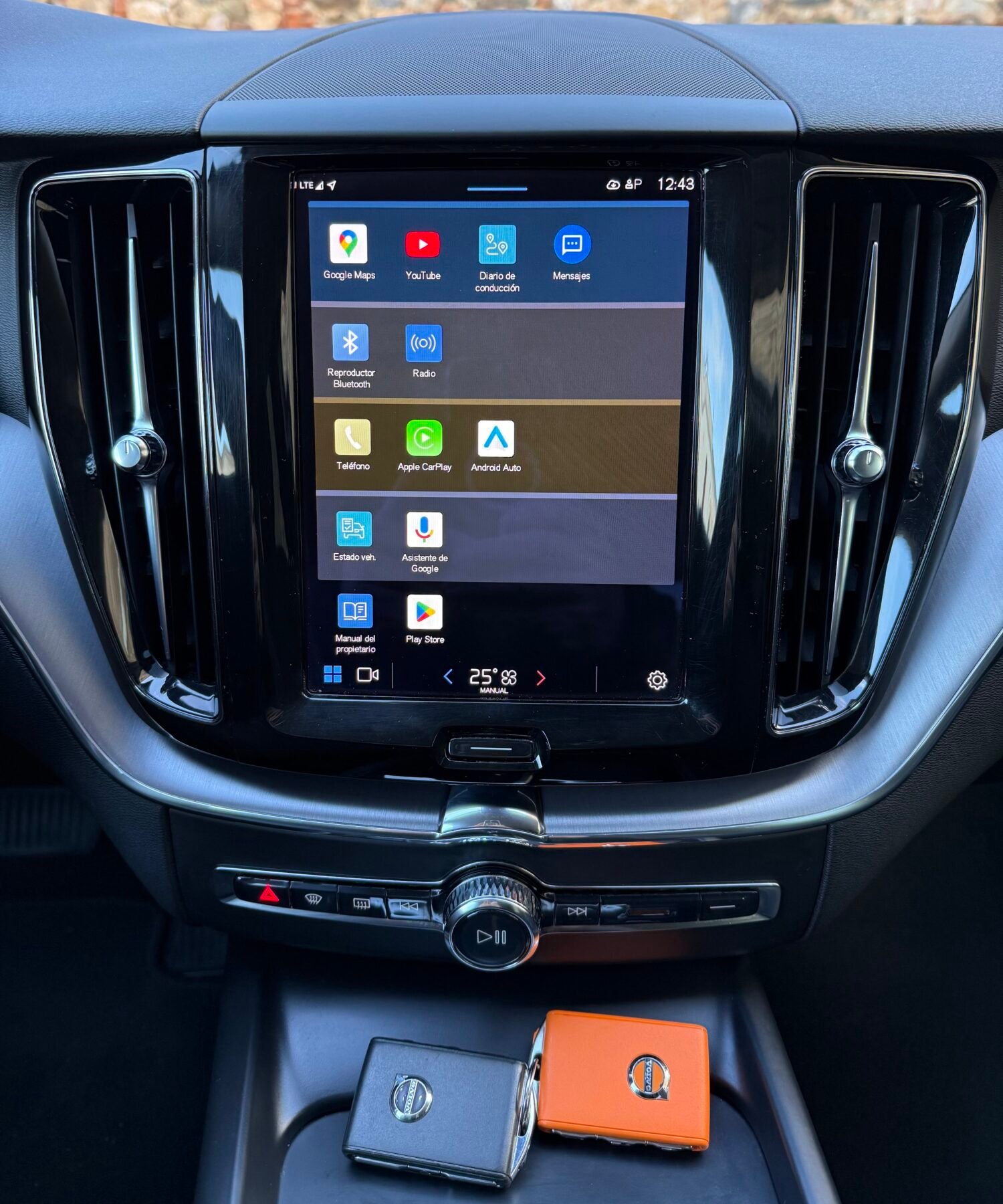 VOLVO XC60 2.0 B4 D AWD Momentum Pro Auto 197