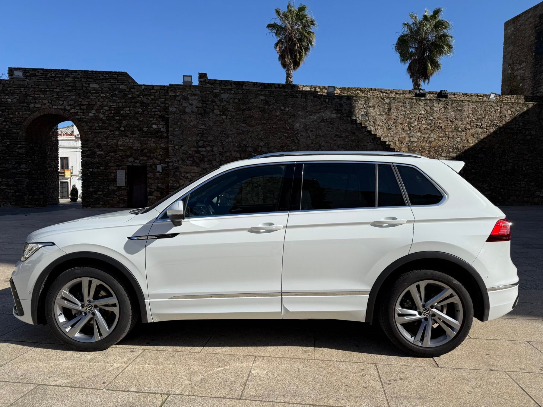 VOLKSWAGEN Tiguan R-Line 2.0 TDI Techo 150 CV 