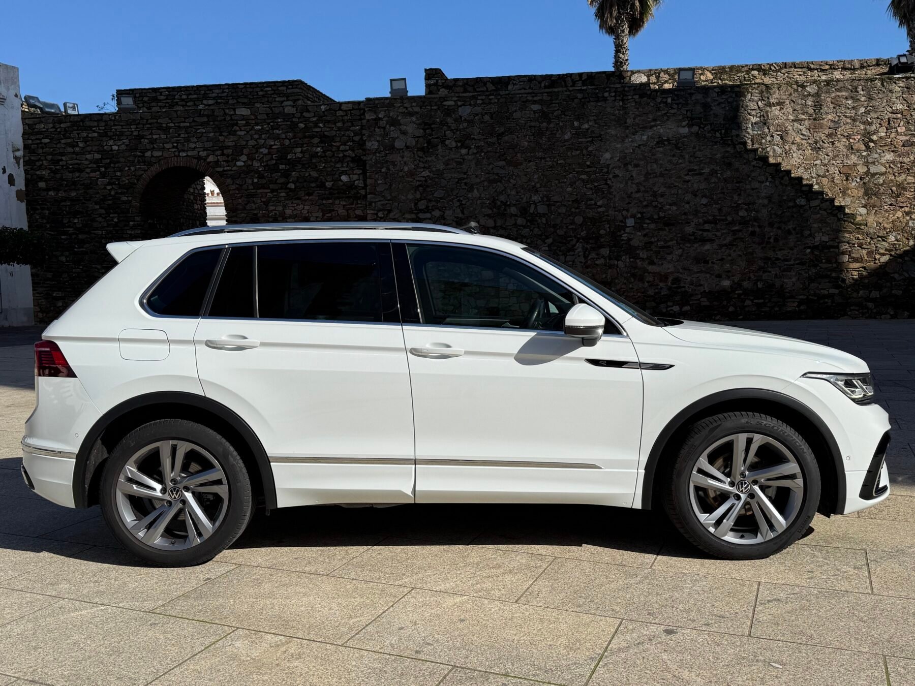 VOLKSWAGEN Tiguan R-Line 2.0 TDI Techo 150 CV 