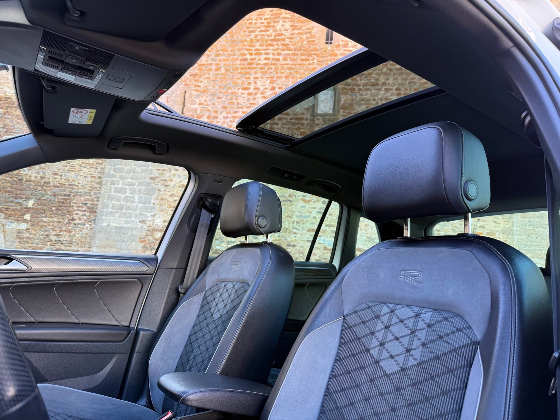 VOLKSWAGEN Tiguan R-Line 2.0 TDI Techo 150 CV 