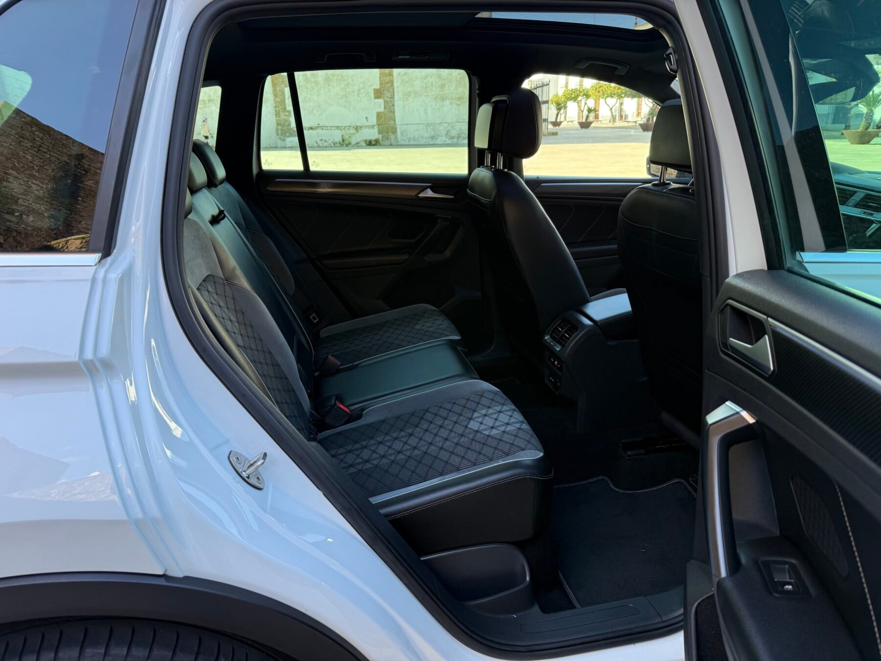 VOLKSWAGEN Tiguan R-Line 2.0 TDI Techo 150 CV 