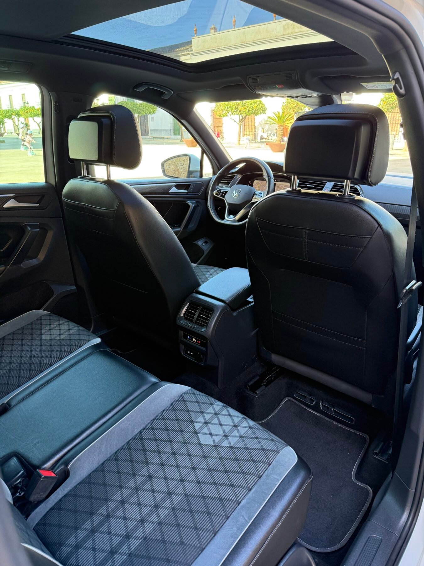 VOLKSWAGEN Tiguan R-Line 2.0 TDI Techo 150 CV 