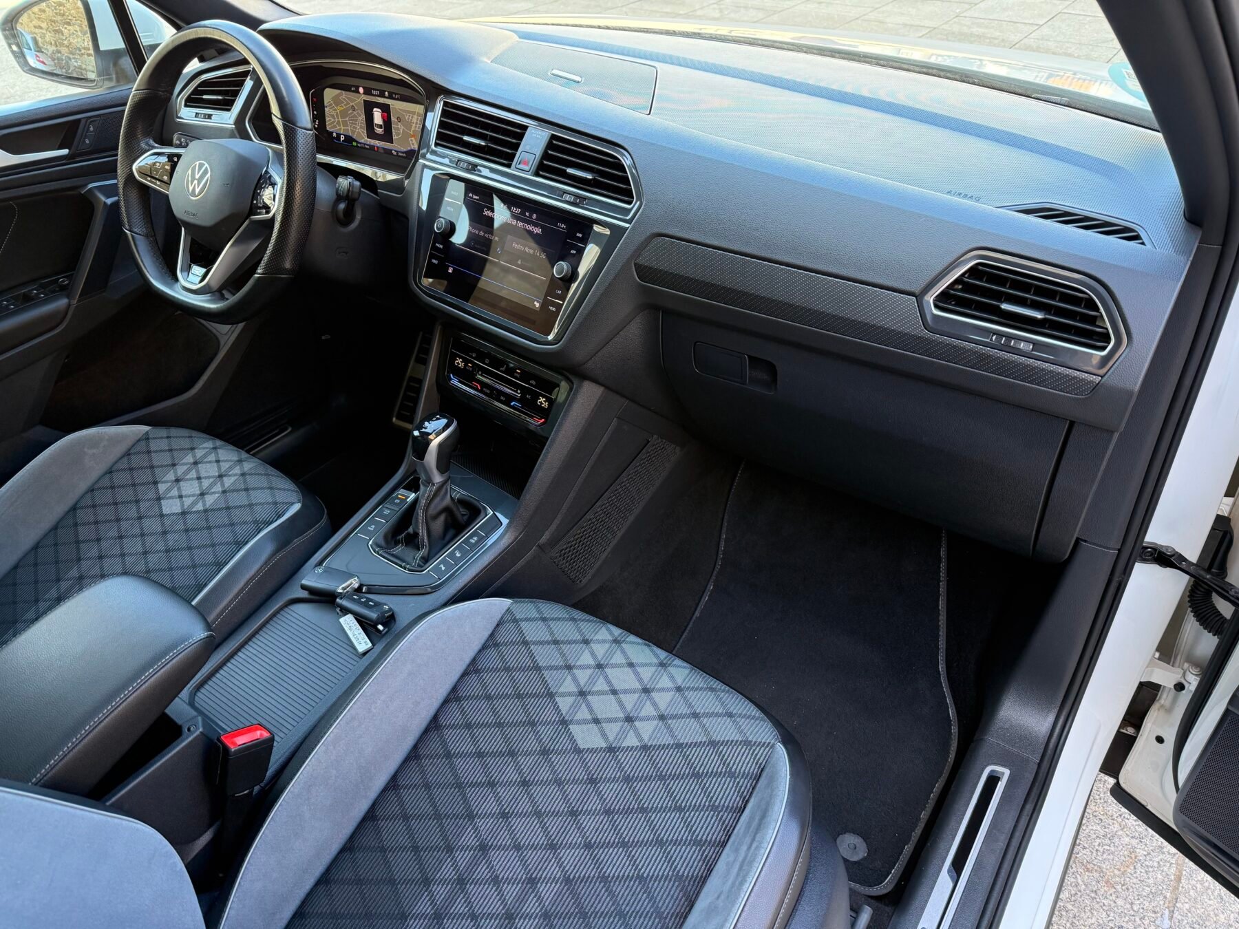 VOLKSWAGEN Tiguan R-Line 2.0 TDI Techo 150 CV 