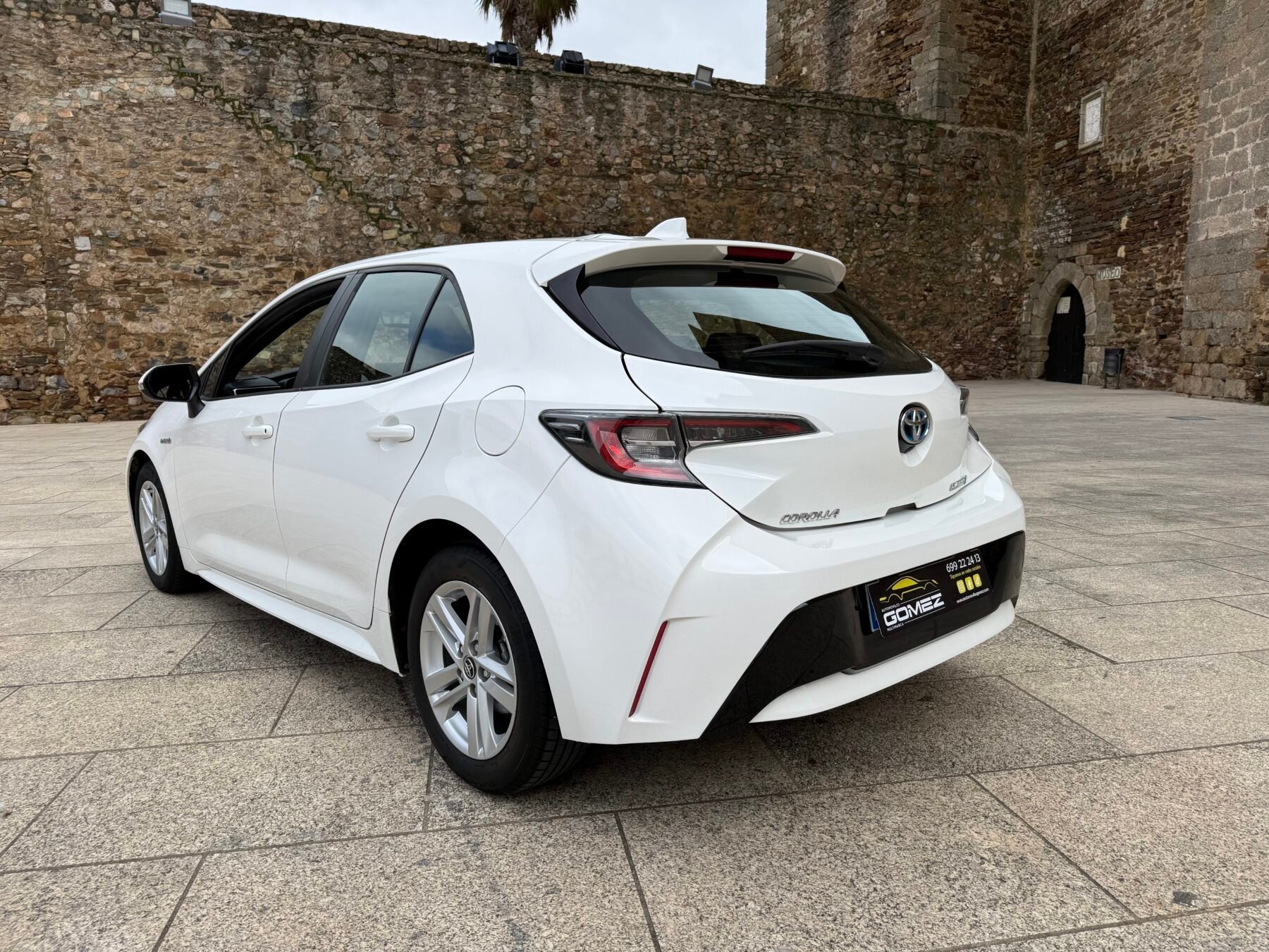 TOYOTA Corolla  1.8 125H ACTIVE TECH E-CVT