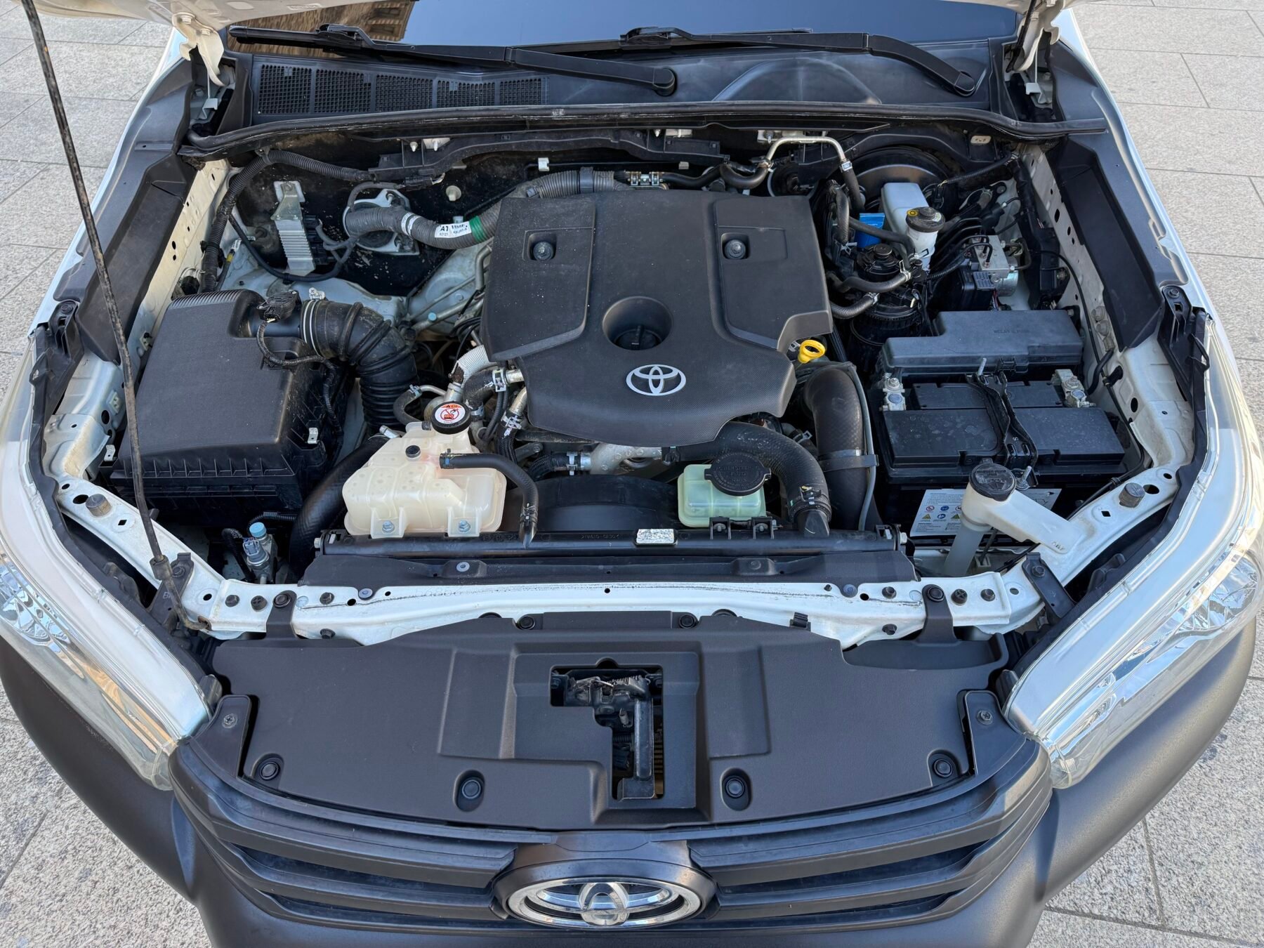 TOYOTA Hilux pickup 2.4 D-4D Cabina Doble GX 150 CV 