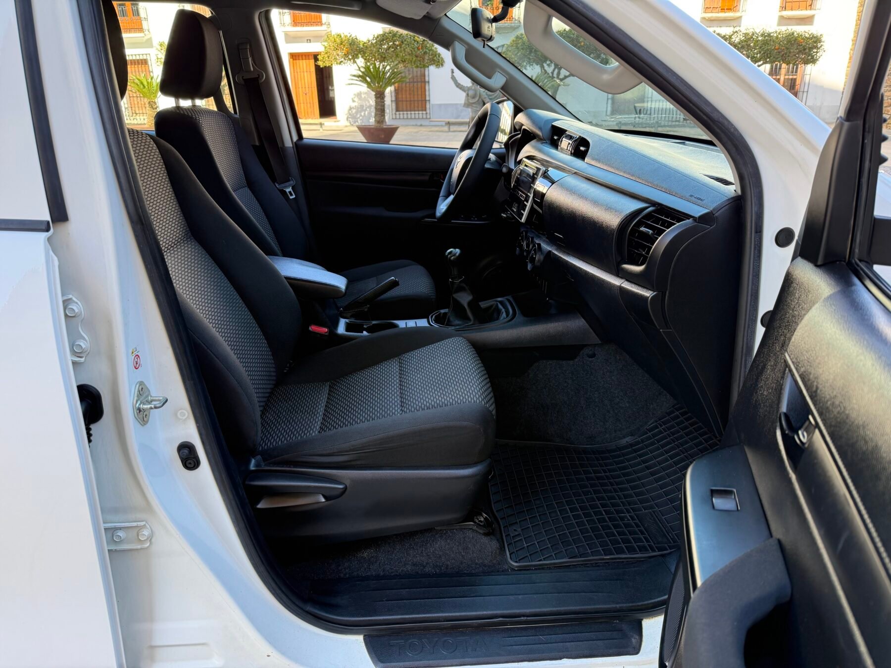 TOYOTA Hilux pickup 2.4 D-4D Cabina Doble GX 150 CV 