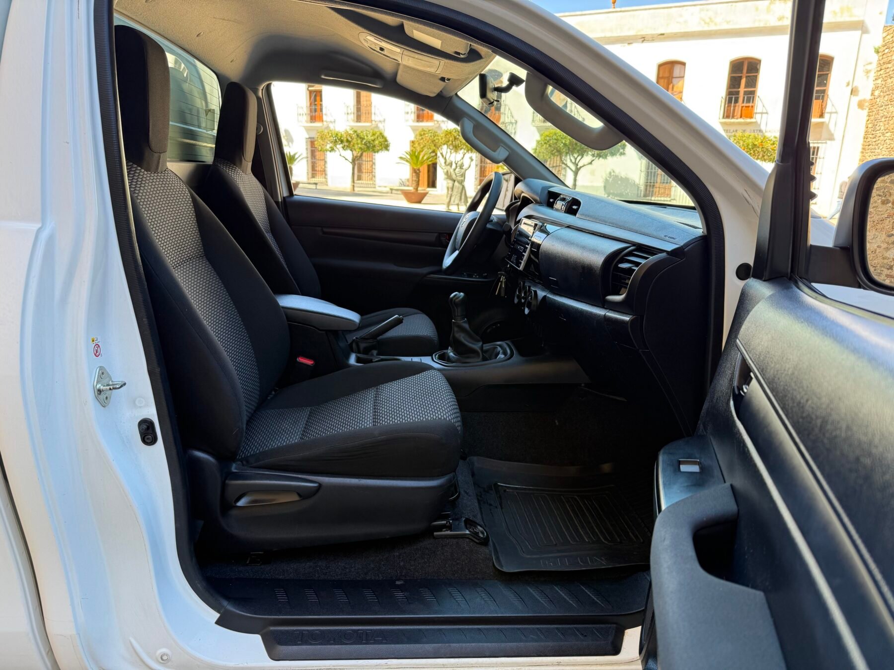 TOYOTA Hilux pickup 2.4 D-4D Cabina GX 150 CV