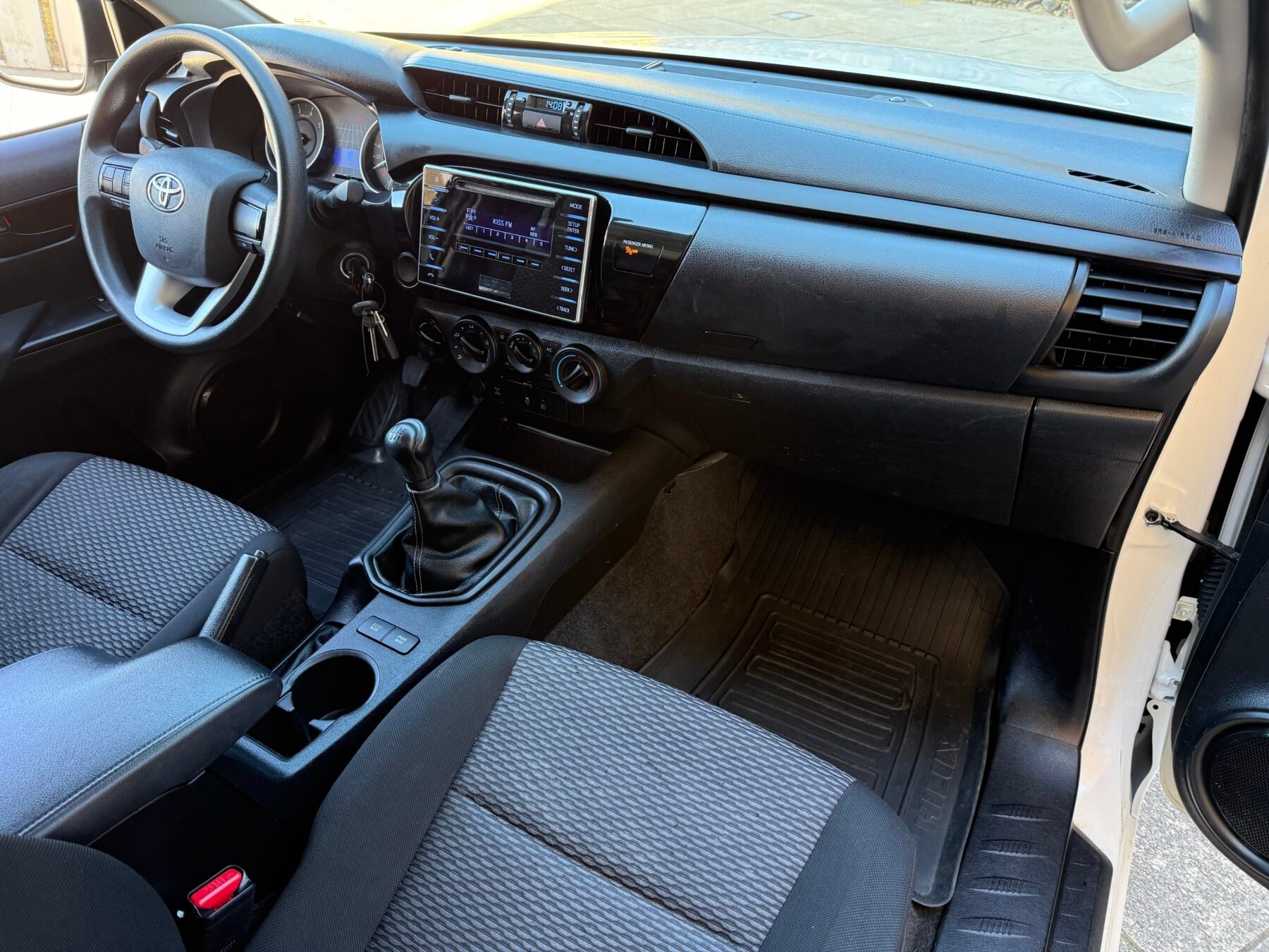 TOYOTA Hilux pickup 2.4 D-4D Cabina GX 150 CV