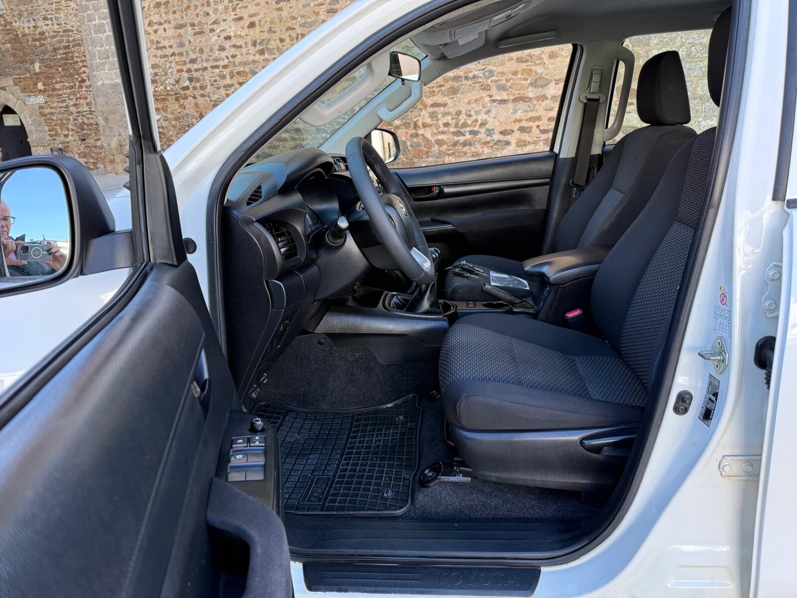 TOYOTA Hilux 2.4 D-4D CABINA DOBLE GX PICKUP