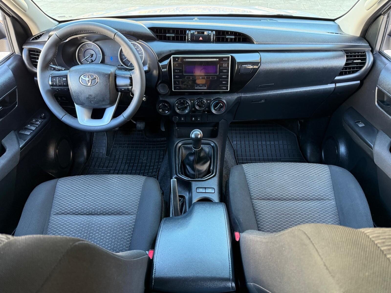 TOYOTA Hilux 2.4 D-4D CABINA DOBLE GX PICKUP