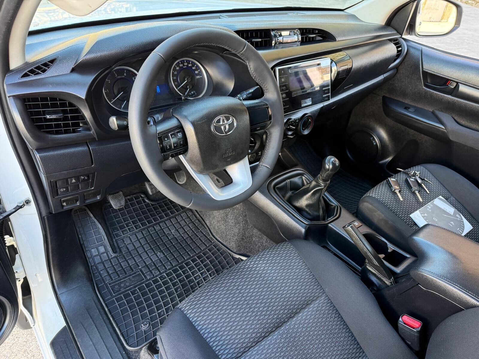 TOYOTA Hilux 2.4 D-4D CABINA DOBLE GX PICKUP