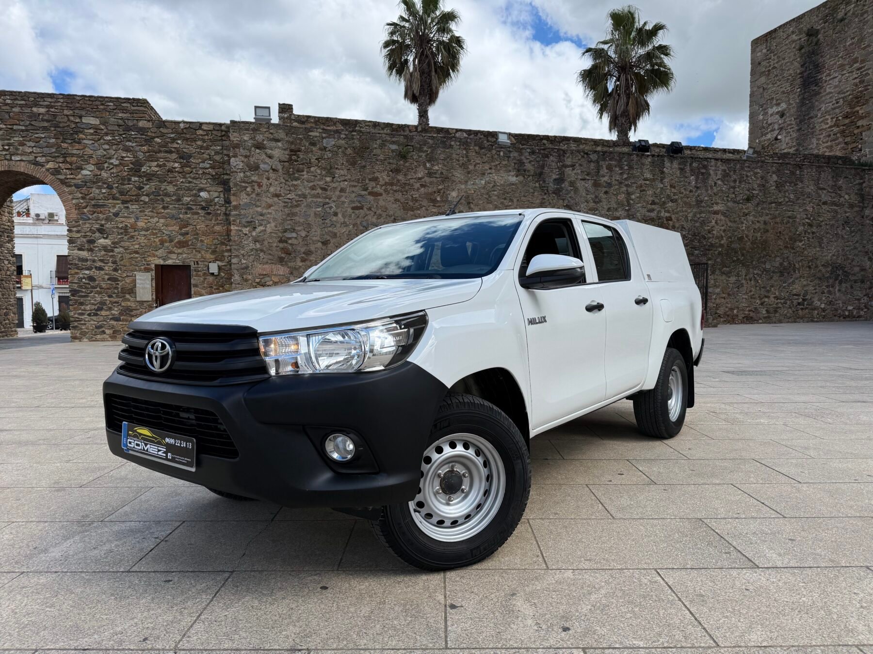TOYOTA Hilux 2.4 D-4D CABINA DOBLE GX PICKUP
