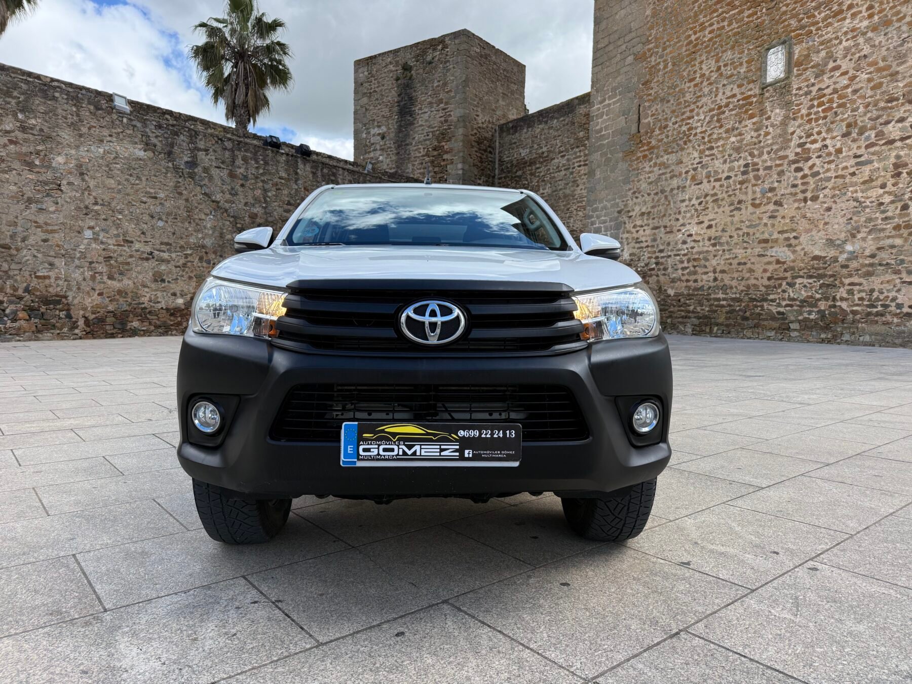 TOYOTA Hilux 2.4 D-4D CABINA DOBLE GX PICKUP