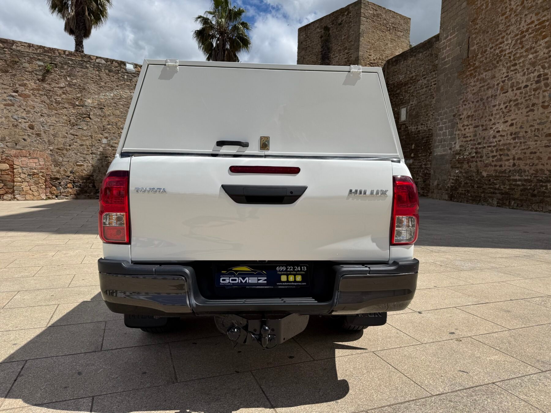 TOYOTA Hilux 2.4 D-4D CABINA DOBLE GX PICKUP