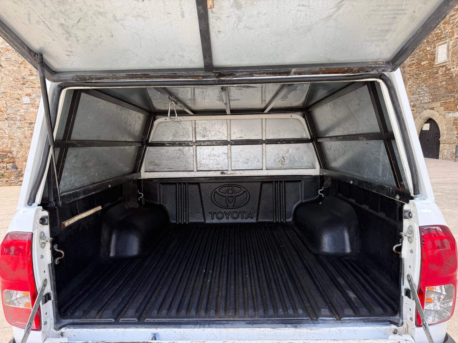 TOYOTA Hilux 2.4 D-4D CABINA DOBLE GX PICKUP