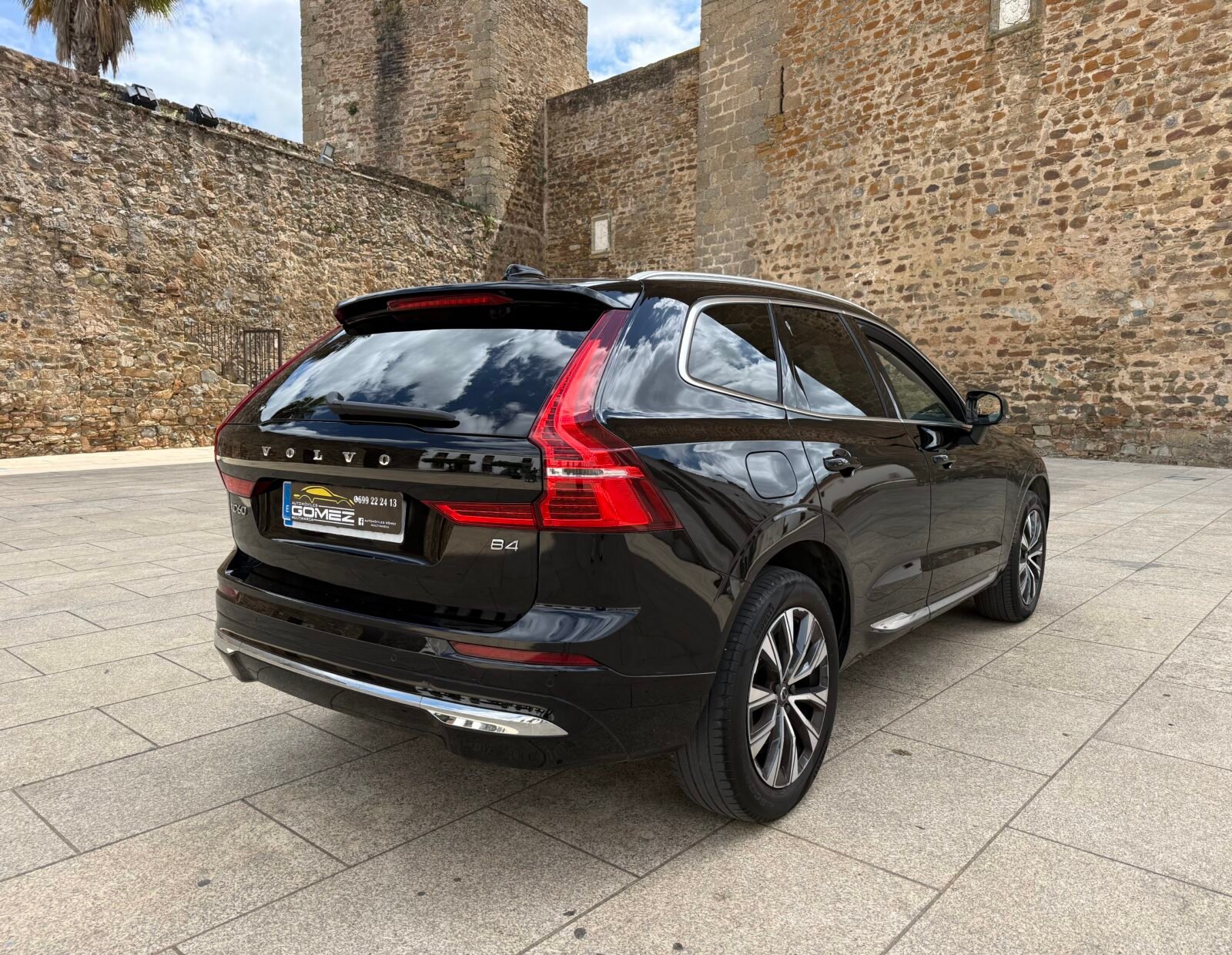 VOLVO XC60 2.0 B4 D Inscription Techo 197 CV 