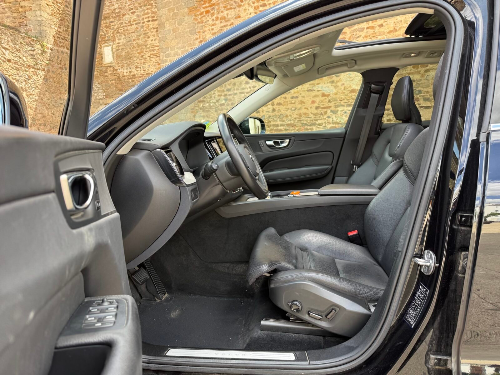 VOLVO XC60 2.0 B4 D Inscription Techo 197 CV 