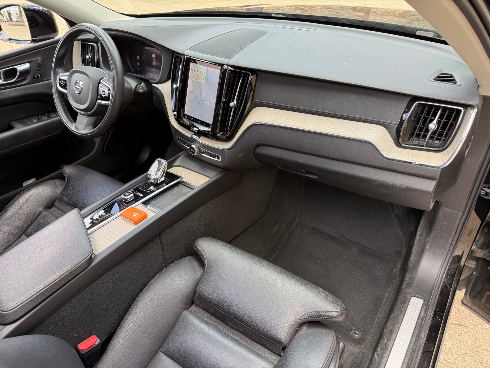 VOLVO XC60 2.0 B4 D Inscription Techo 197 CV 