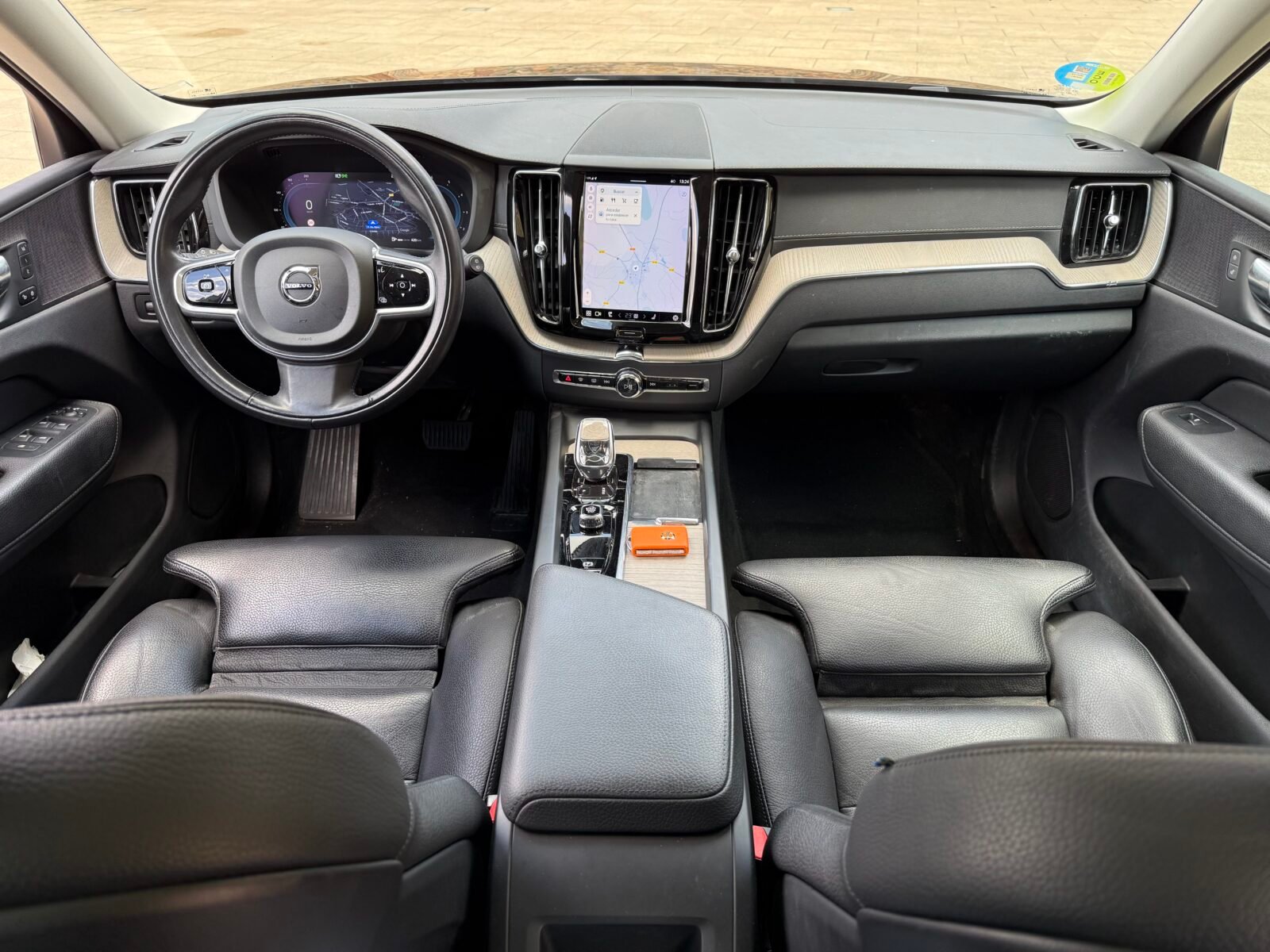 VOLVO XC60 2.0 B4 D Inscription Techo 197 CV 
