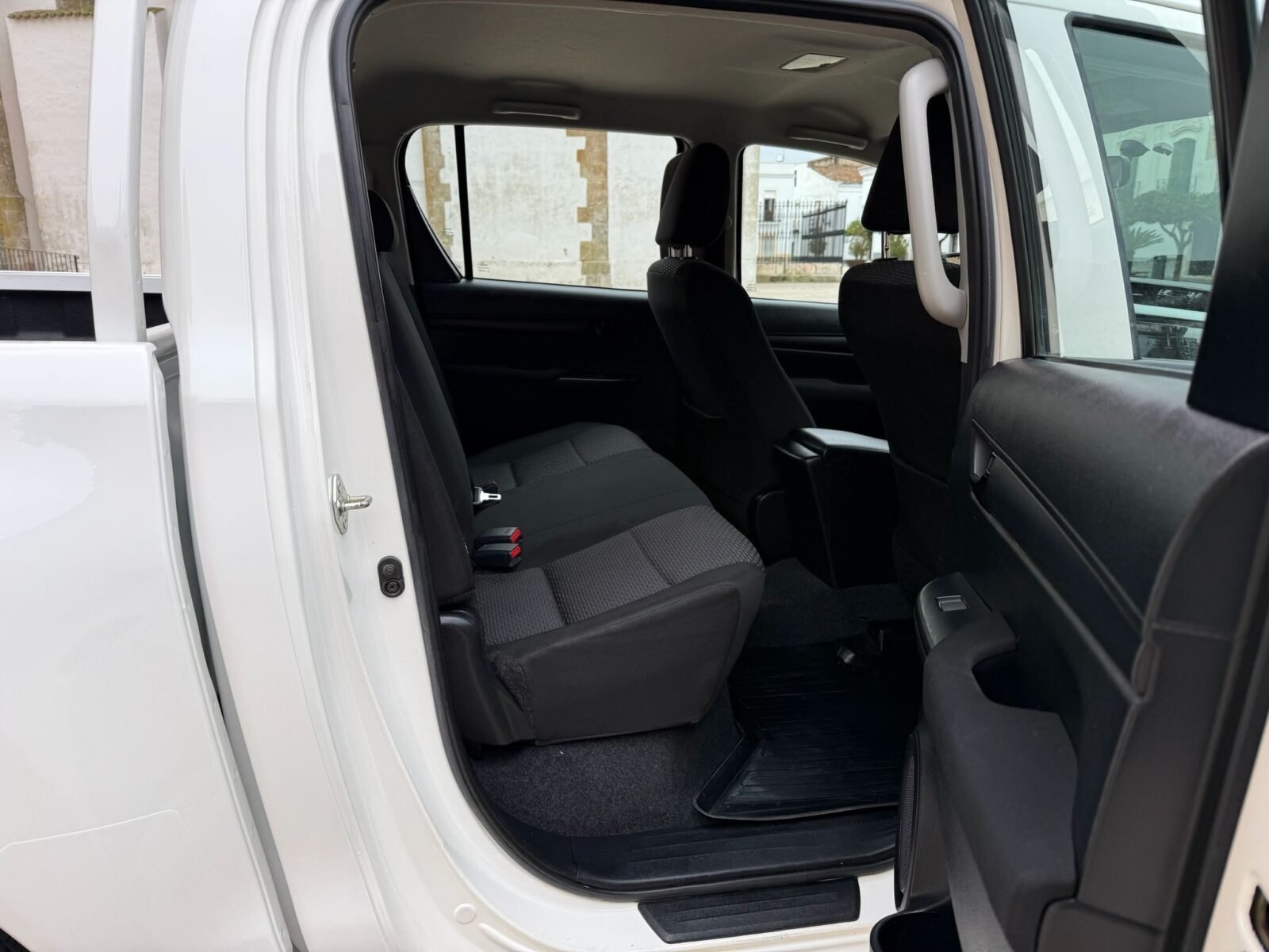 TOYOTA Hilux PICKUP 2.4 D-4D CABINA DOBLE GX