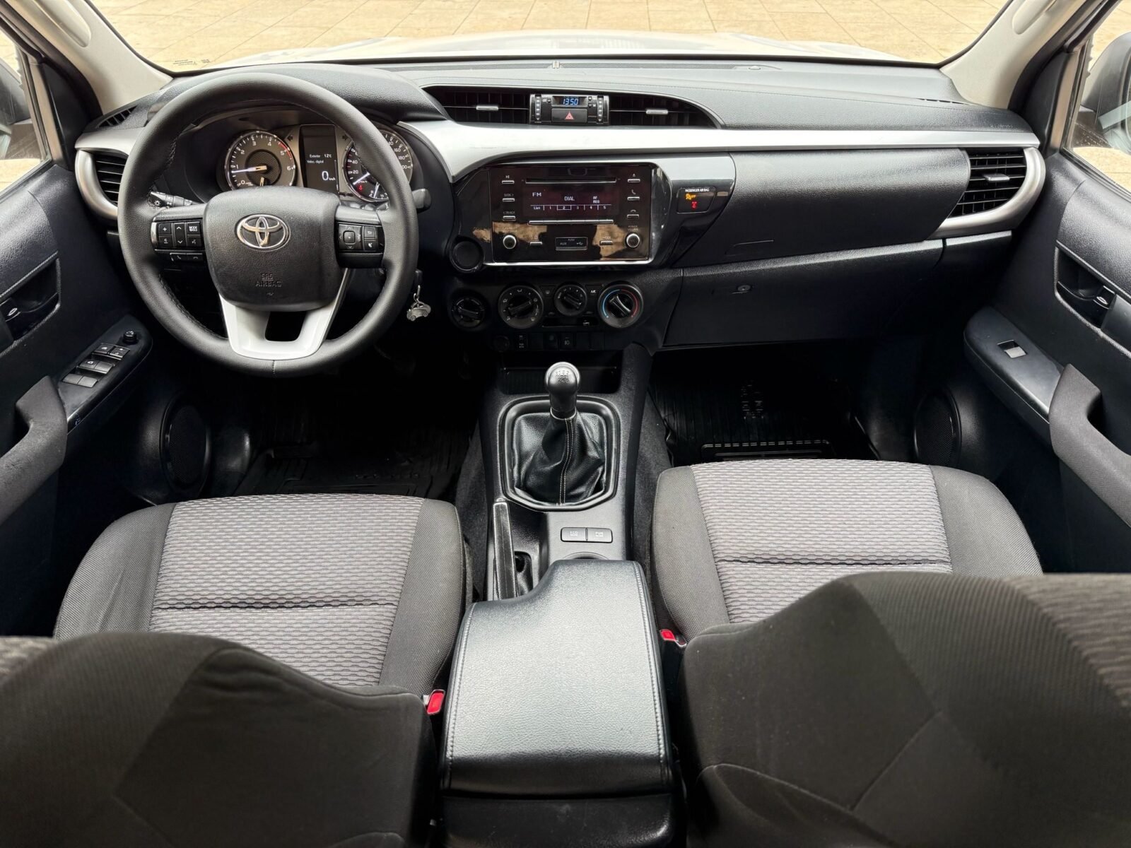 TOYOTA Hilux PICKUP 2.4 D-4D CABINA DOBLE GX