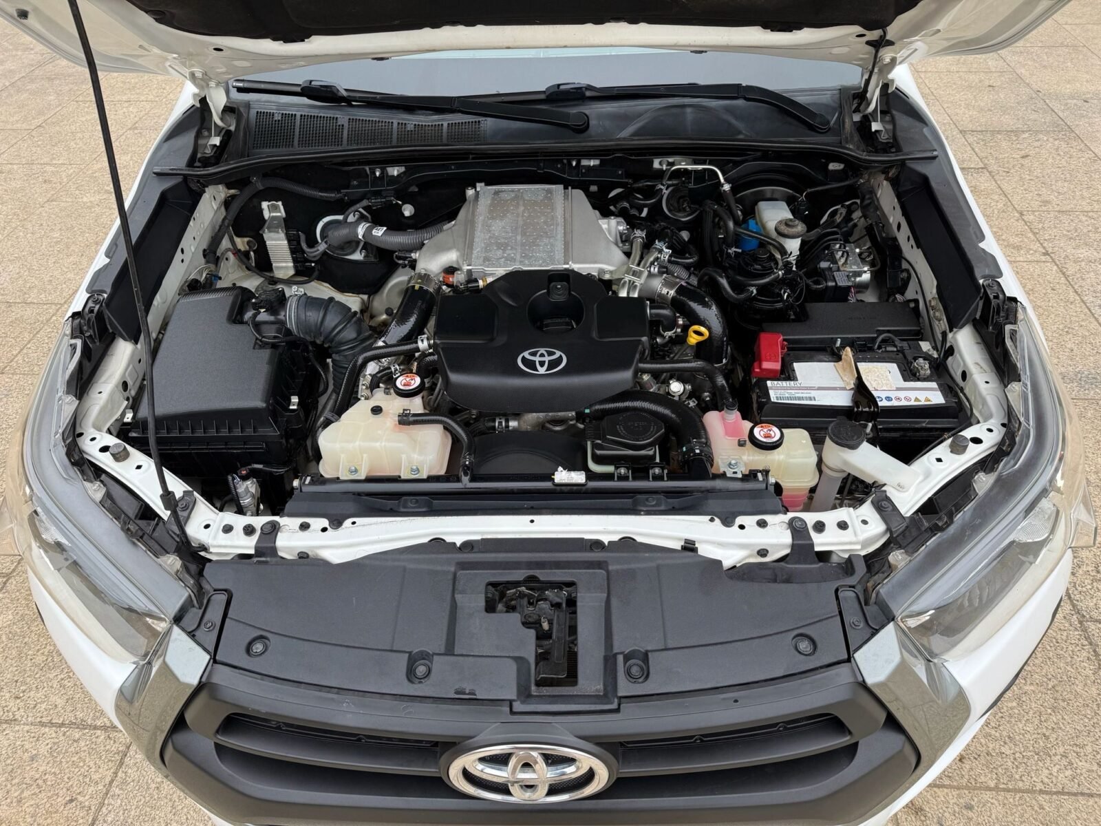 TOYOTA Hilux PICKUP 2.4 D-4D CABINA DOBLE GX