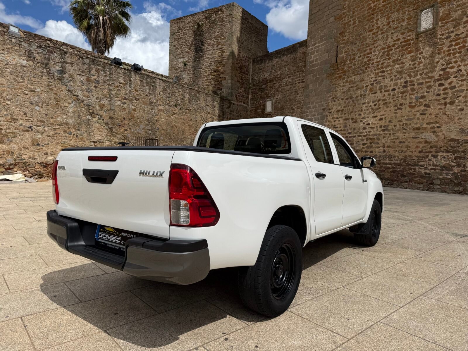 TOYOTA Hilux PICKUP 2.4 D-4D CABINA DOBLE GX