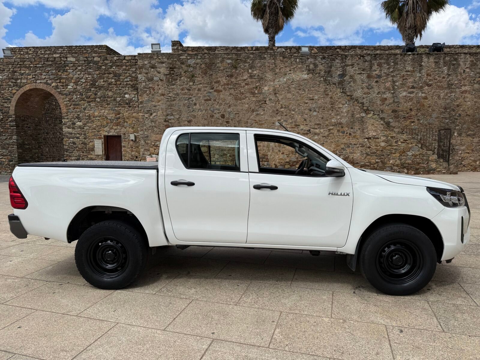 TOYOTA Hilux PICKUP 2.4 D-4D CABINA DOBLE GX
