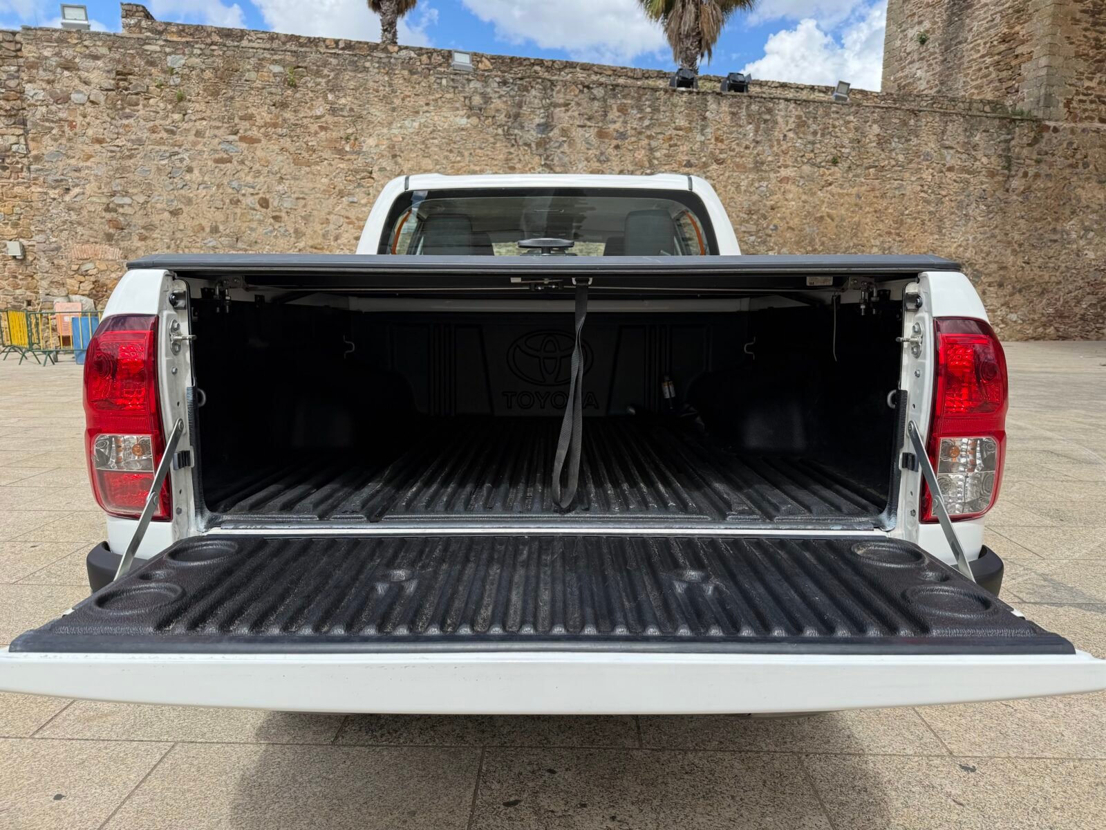 TOYOTA Hilux PICKUP 2.4 D-4D CABINA DOBLE GX