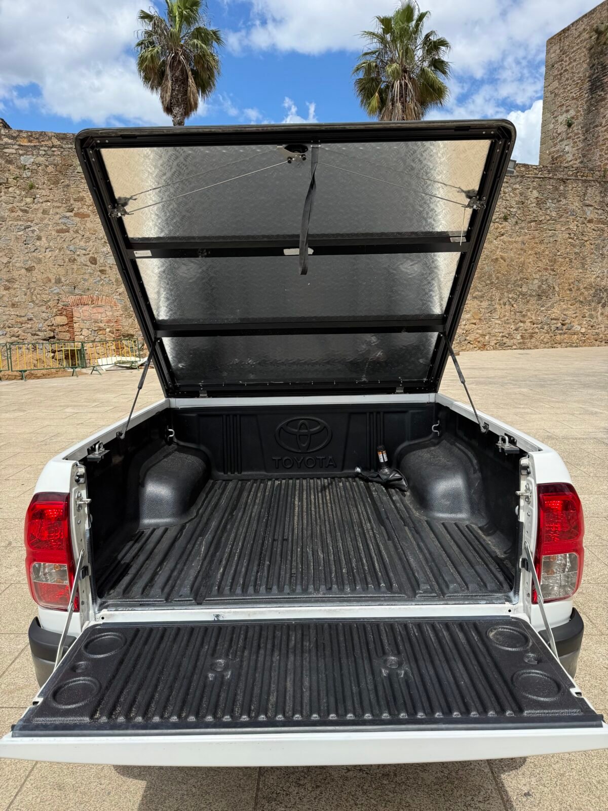 TOYOTA Hilux PICKUP 2.4 D-4D CABINA DOBLE GX