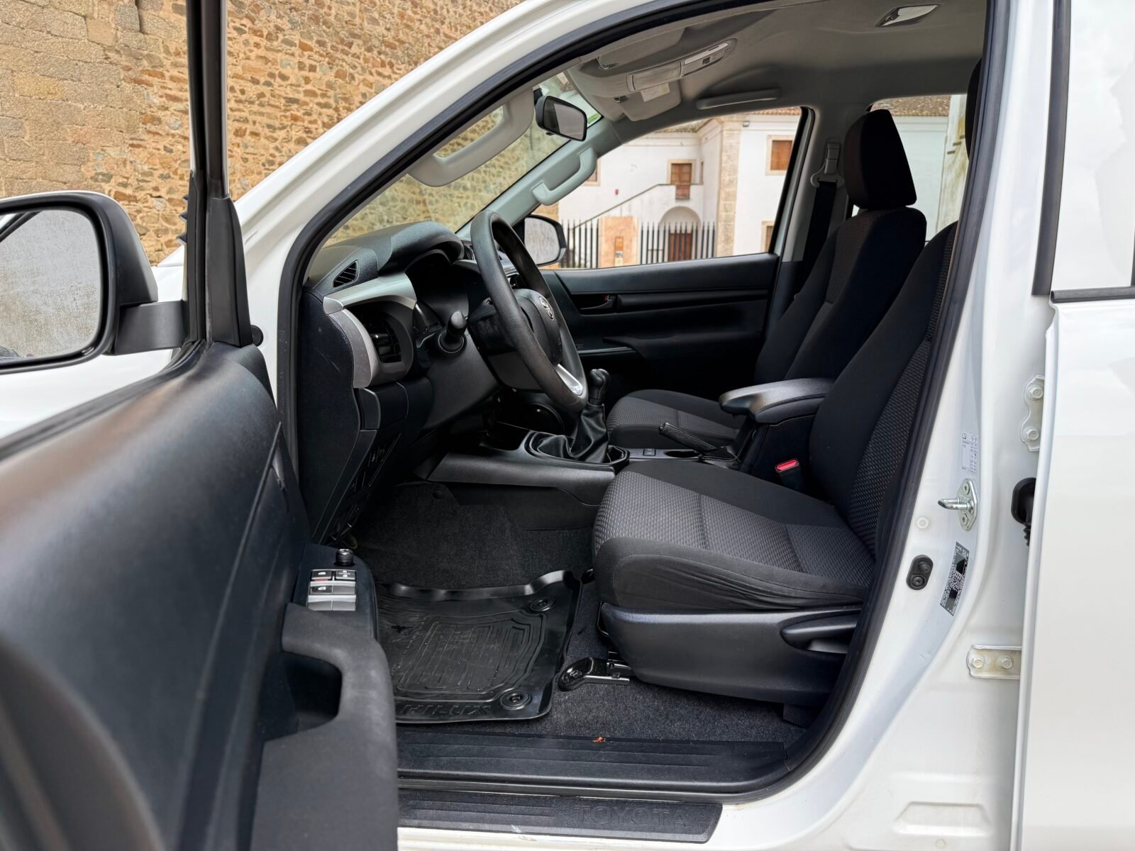 TOYOTA Hilux PICKUP 2.4 D-4D CABINA DOBLE GX