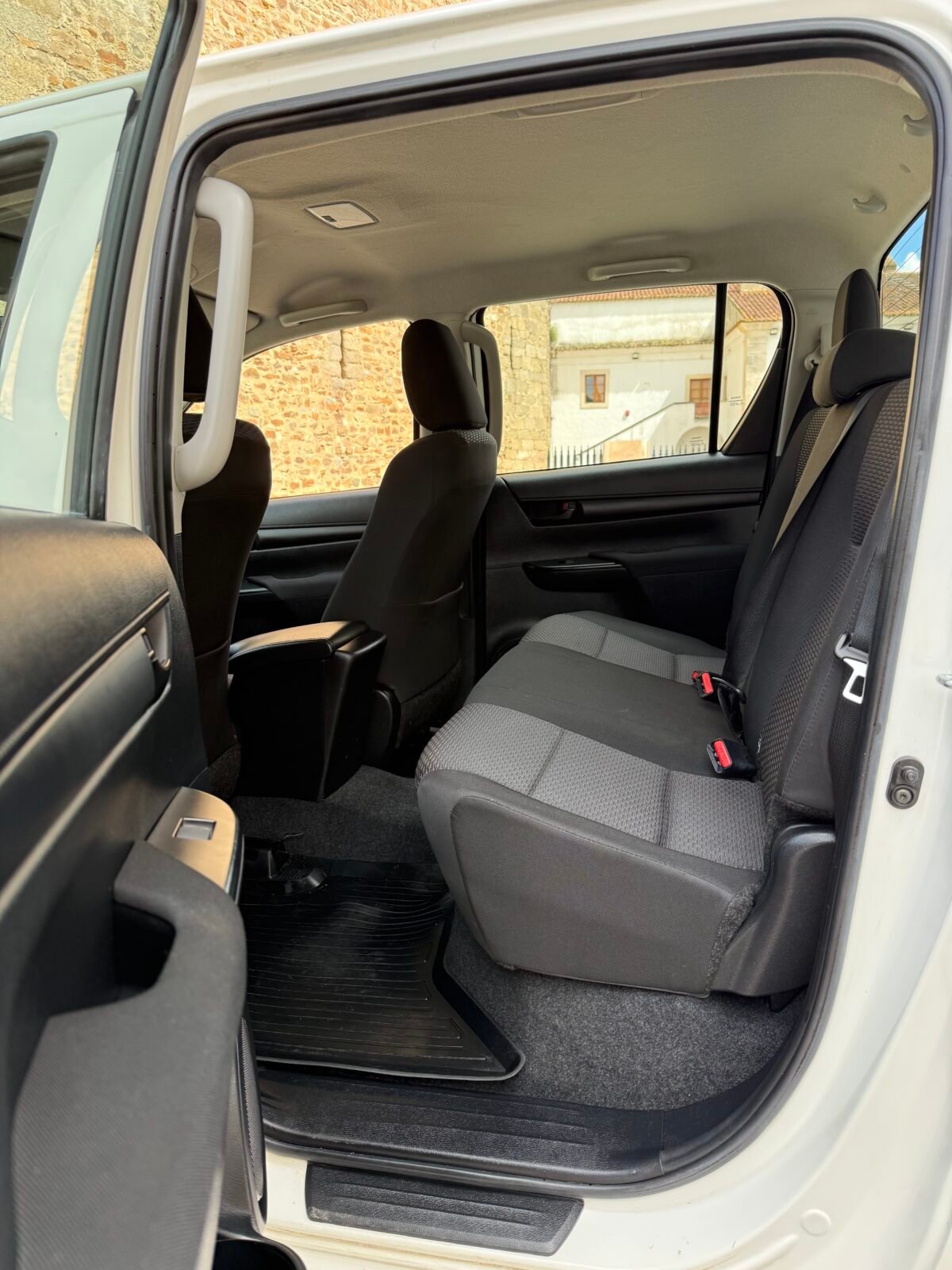 TOYOTA Hilux PICKUP 2.4 D-4D CABINA DOBLE GX
