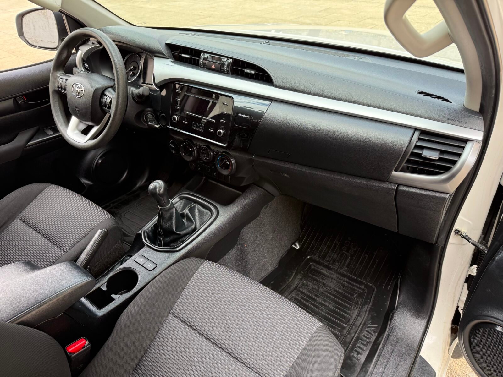 TOYOTA Hilux PICKUP 2.4 D-4D CABINA DOBLE GX
