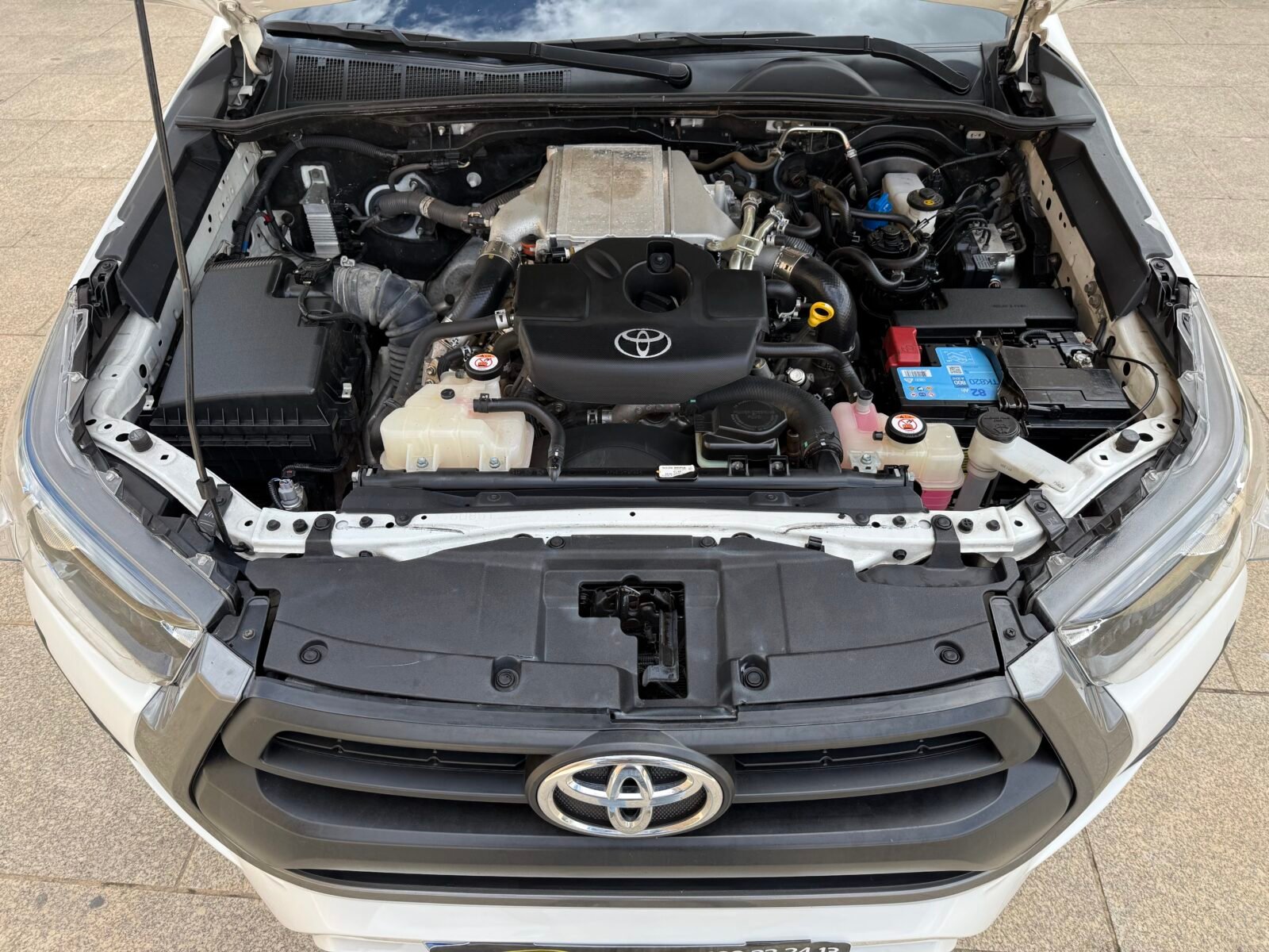 TOYOTA Hilux PICKUP 2.4 D-4D CABINA DOBLE GX